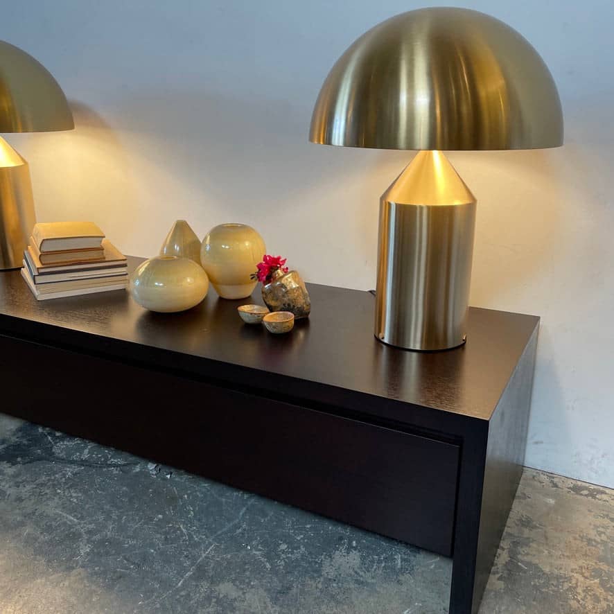 Lampe de table en métal Oluce Atolla