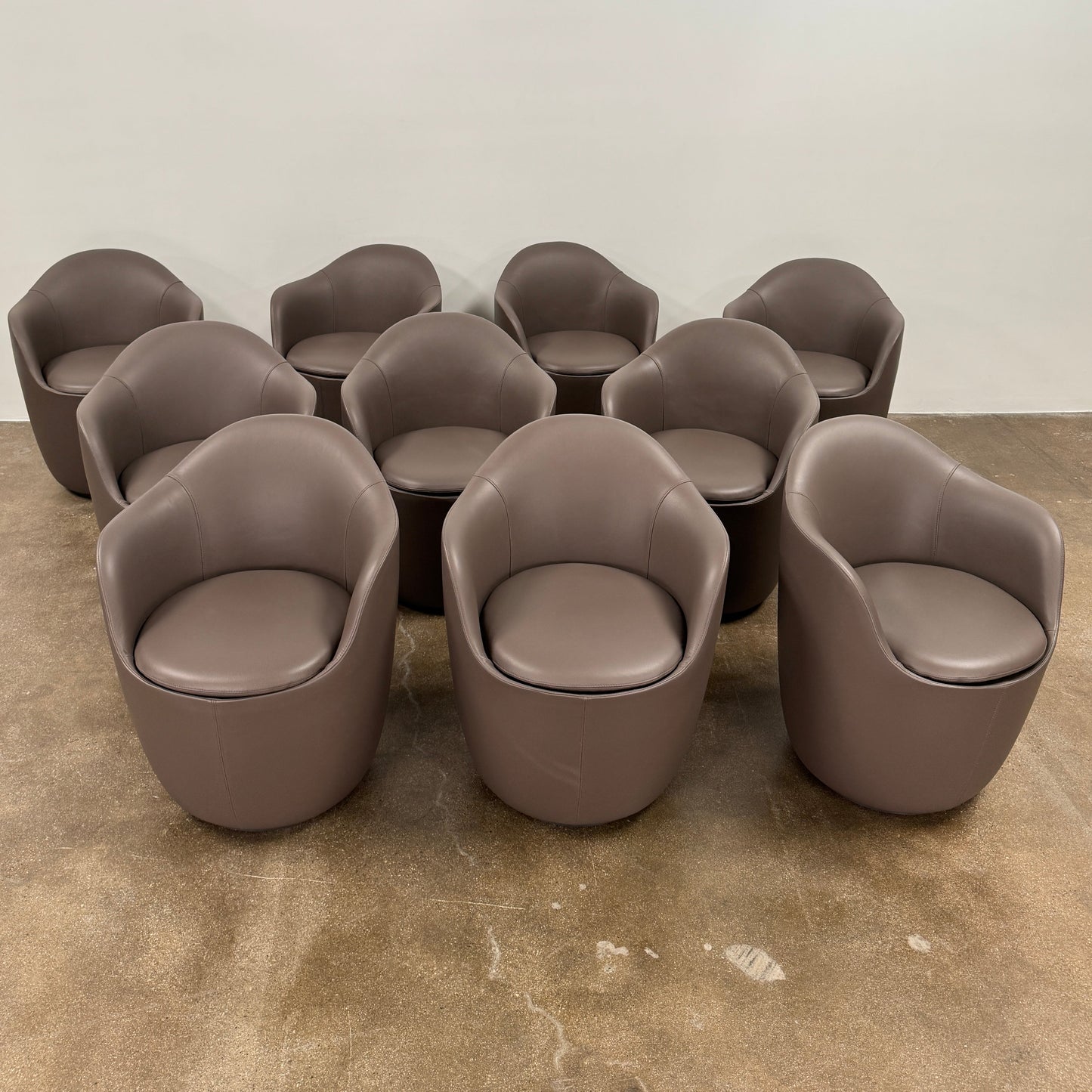 Paire de chaises de salle à manger pivotantes DWR Lina