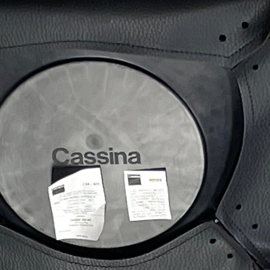 Fauteuil Cassina Cab 413 en noir