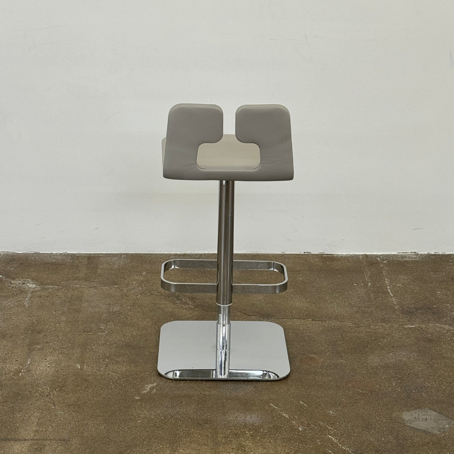 Lot de 4 tabourets de bar pivotants Poltrona Frau ALO