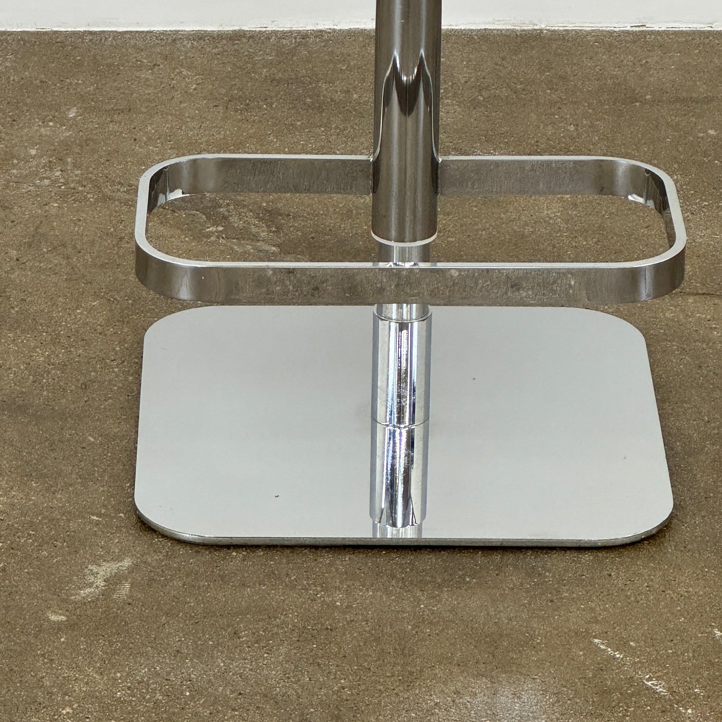 Lot de 4 tabourets de bar pivotants Poltrona Frau ALO