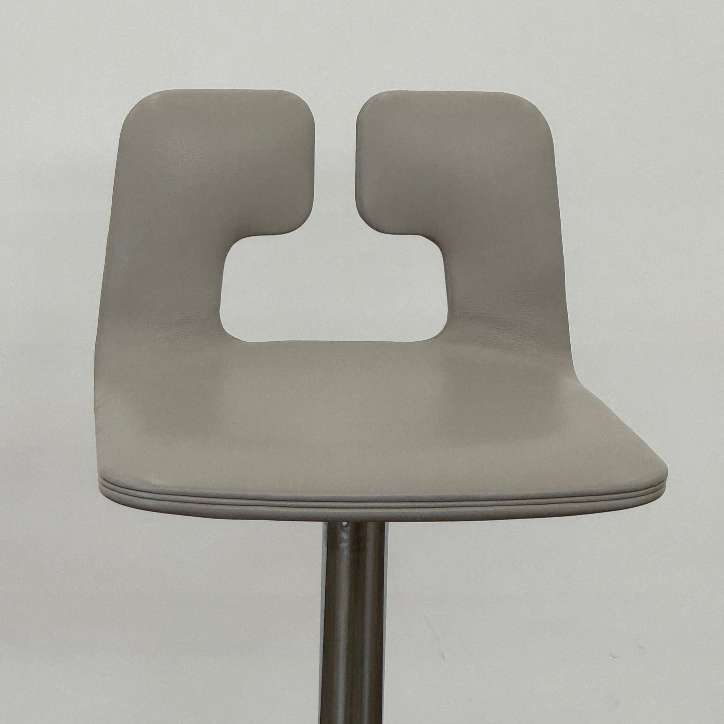 Lot de 4 tabourets de bar pivotants Poltrona Frau ALO