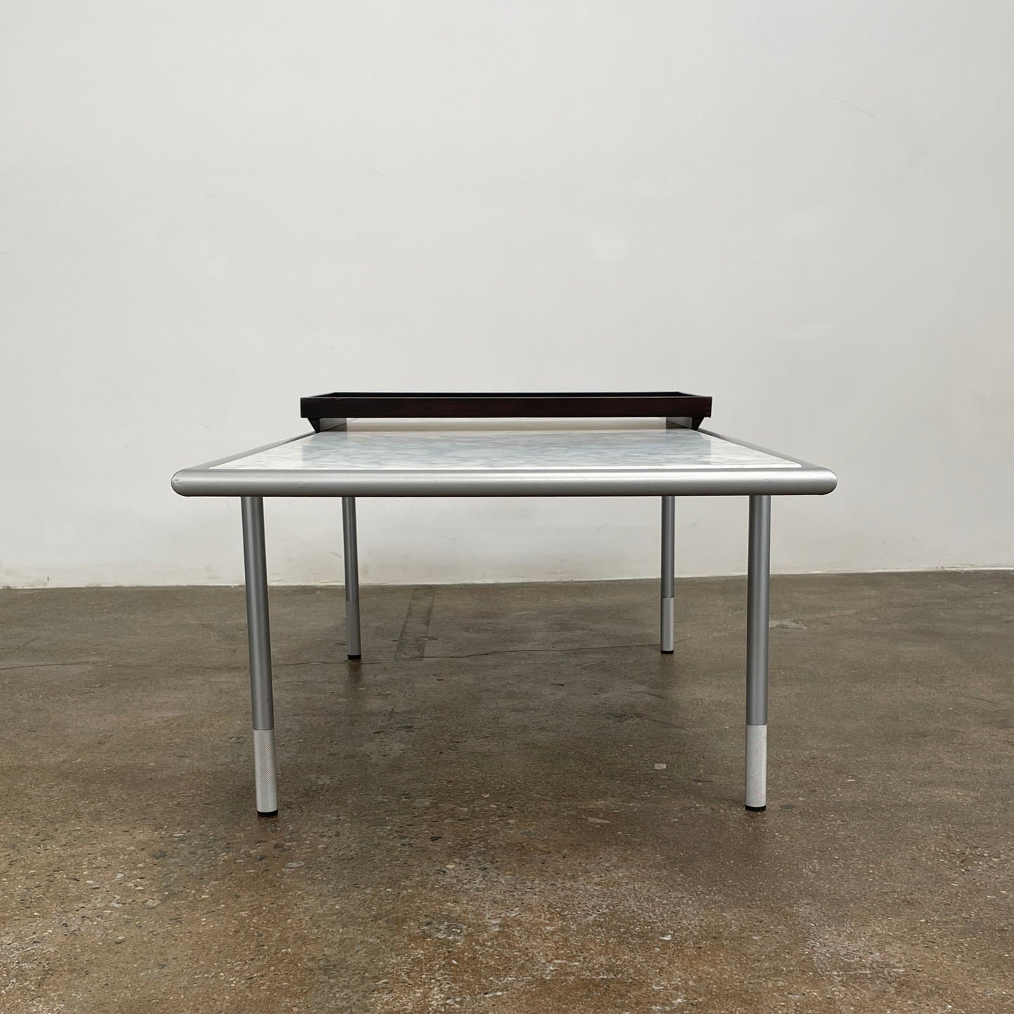 Table basse Artelano en marbre de Carrare avec plateau en bois