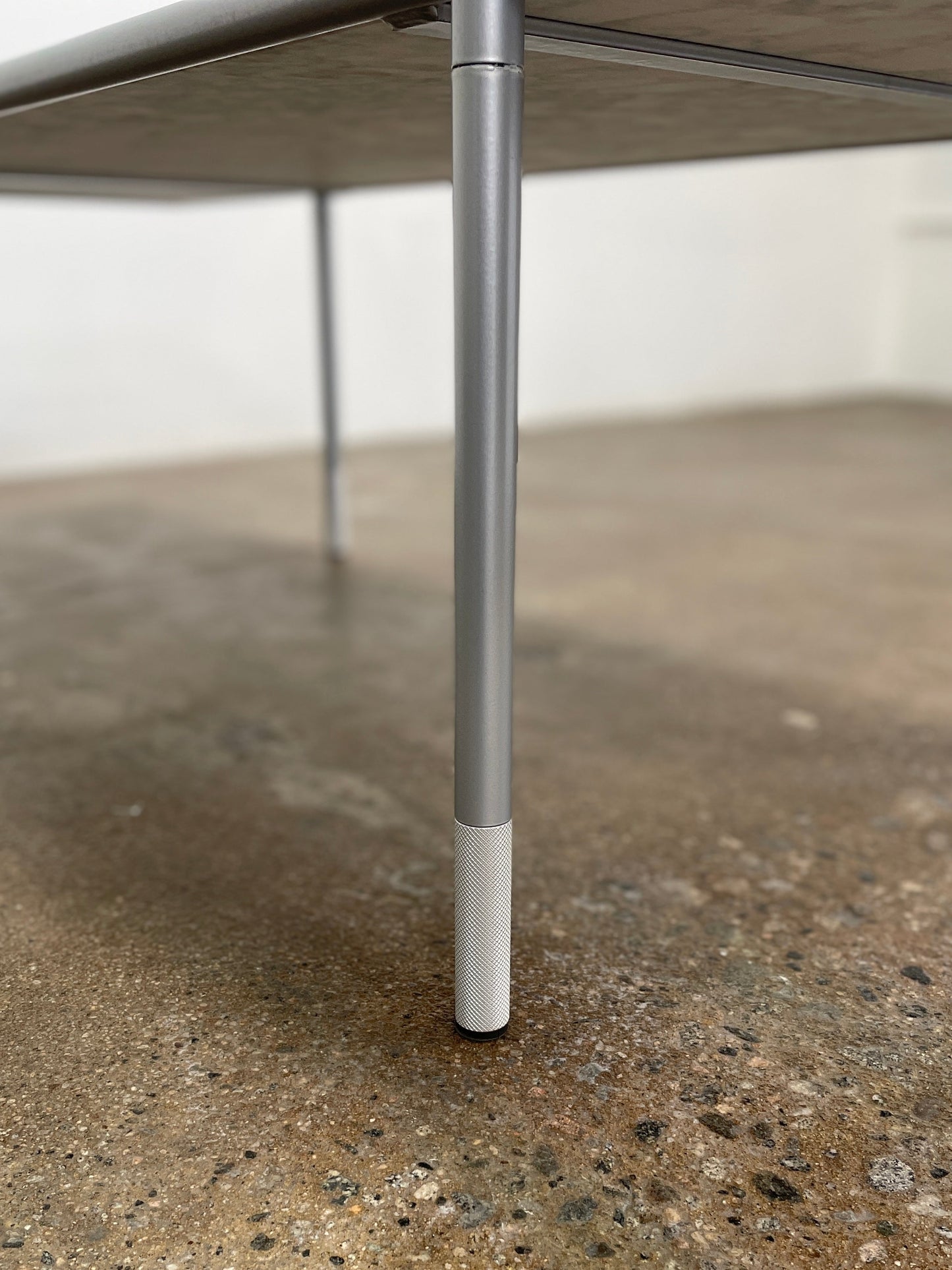 Table basse Artelano en marbre de Carrare avec plateau en bois