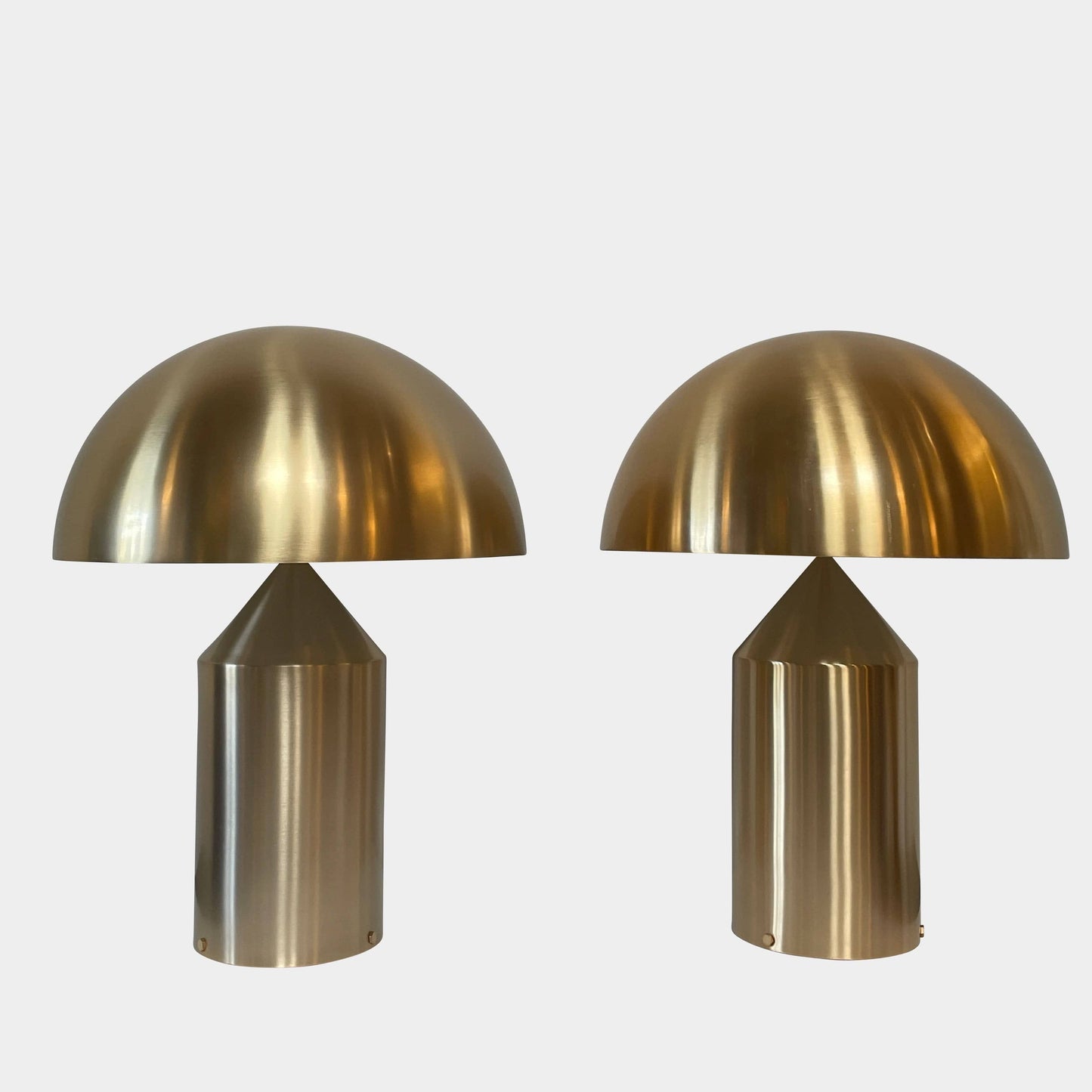 Lampe de table en métal Oluce Atolla