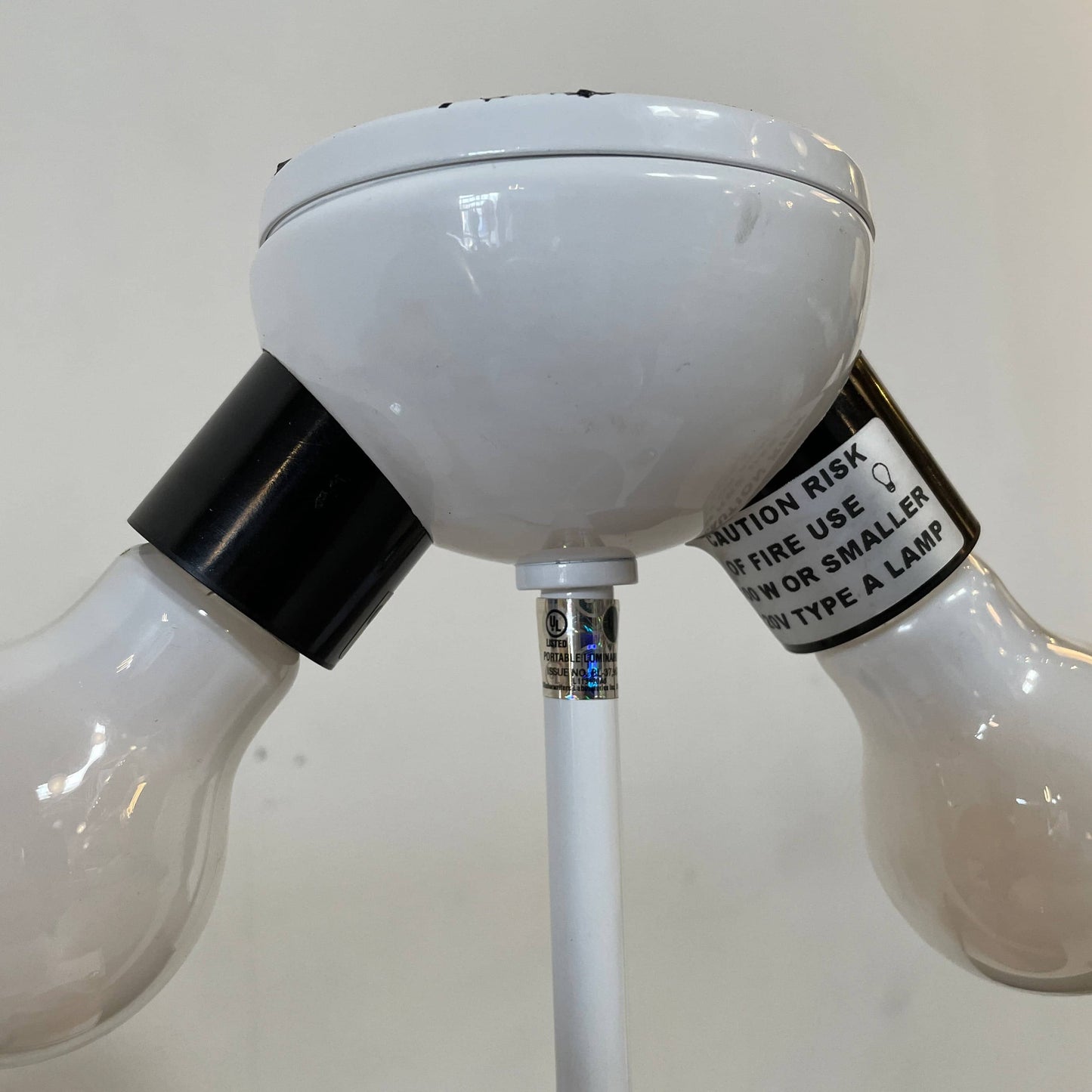 Lampe de table en métal Oluce Atolla