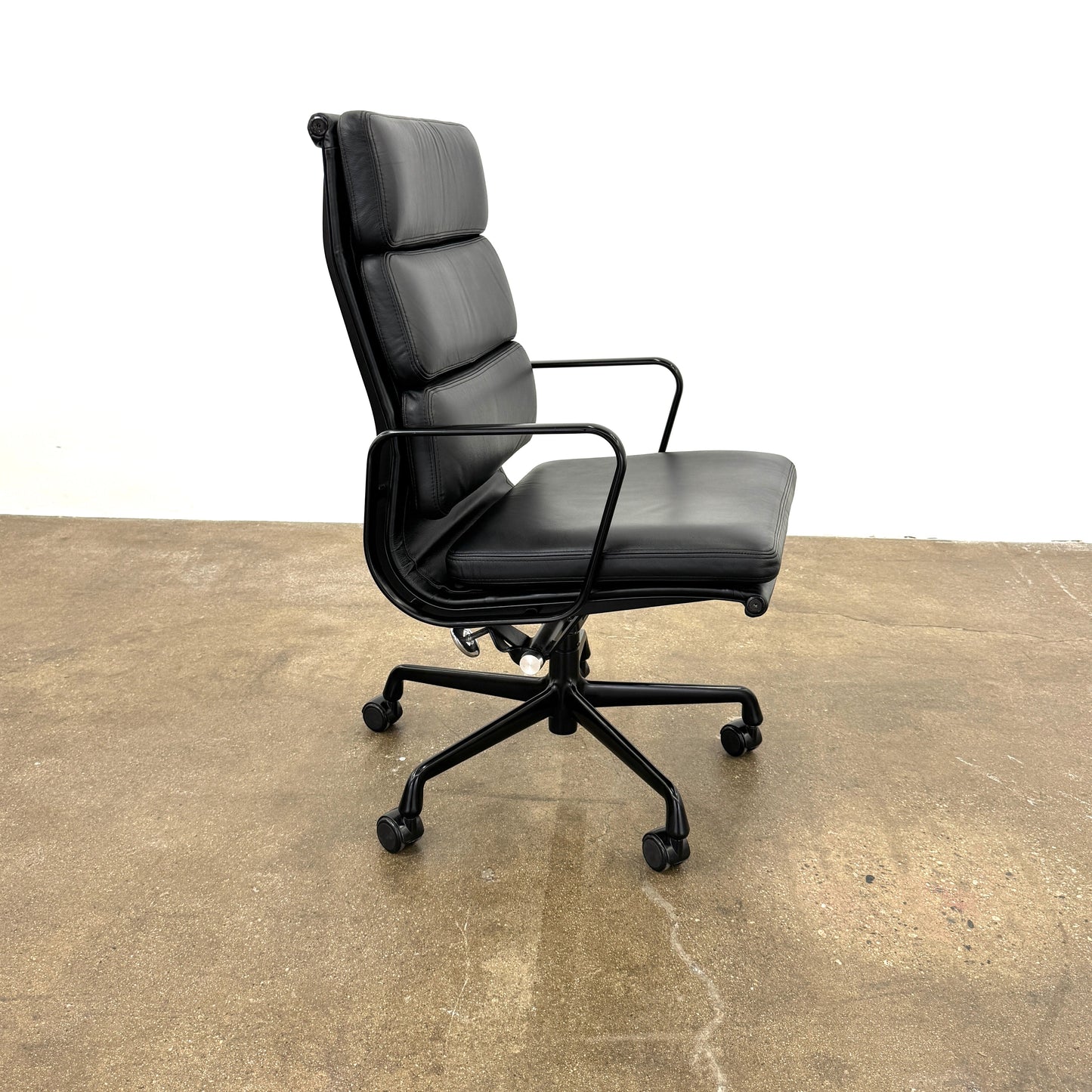Fauteuil de direction Eames Soft Pad de Herman Miller