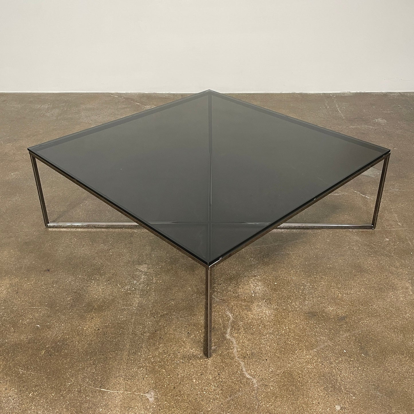 Table basse en verre fumé