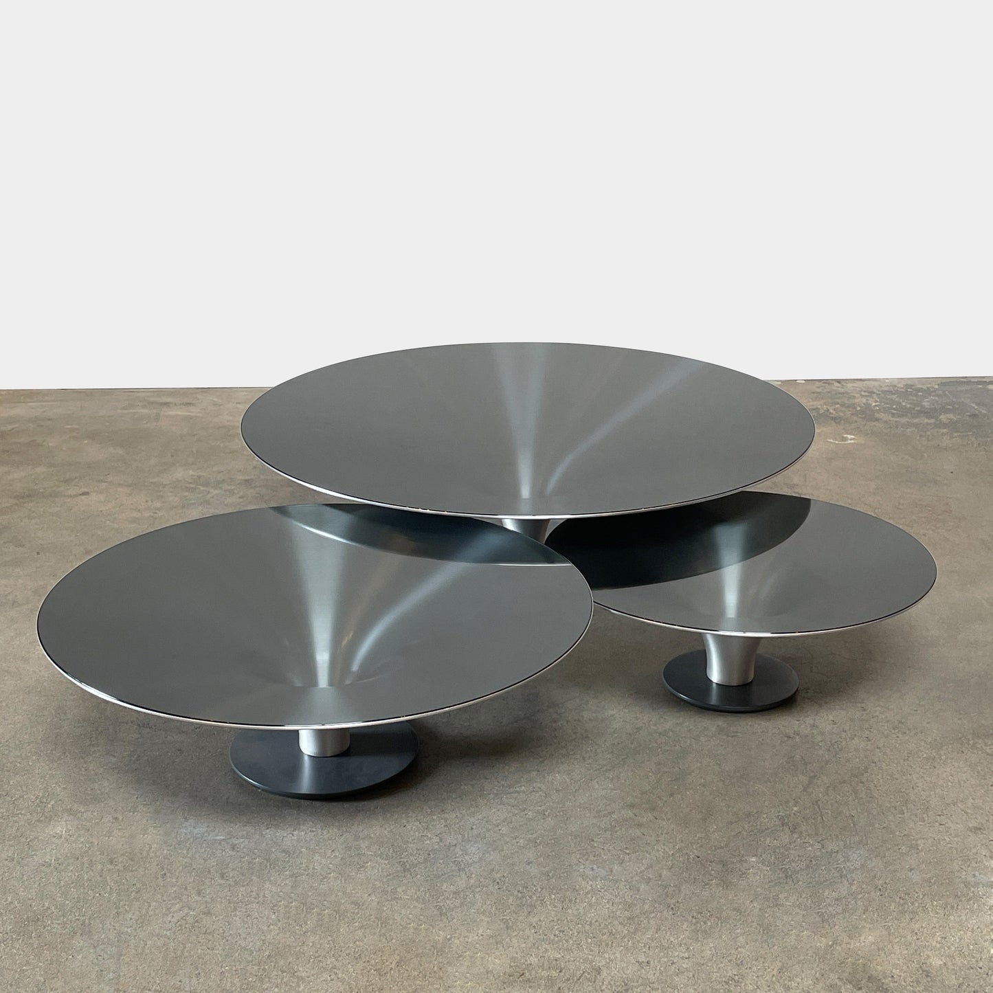Tables Cocktail Ovni Roche Bobois (toutes en attente)