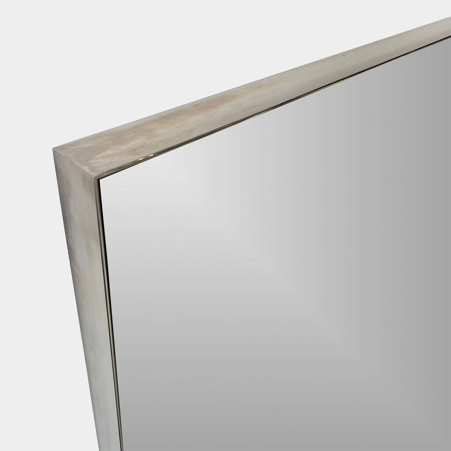 Miroir à cadre en métal Holly Hunt