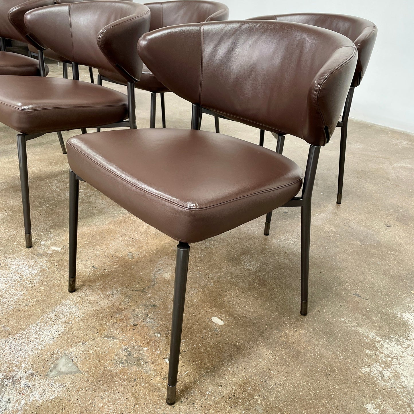 Ensemble de six chaises de salle à manger Minotti Mills