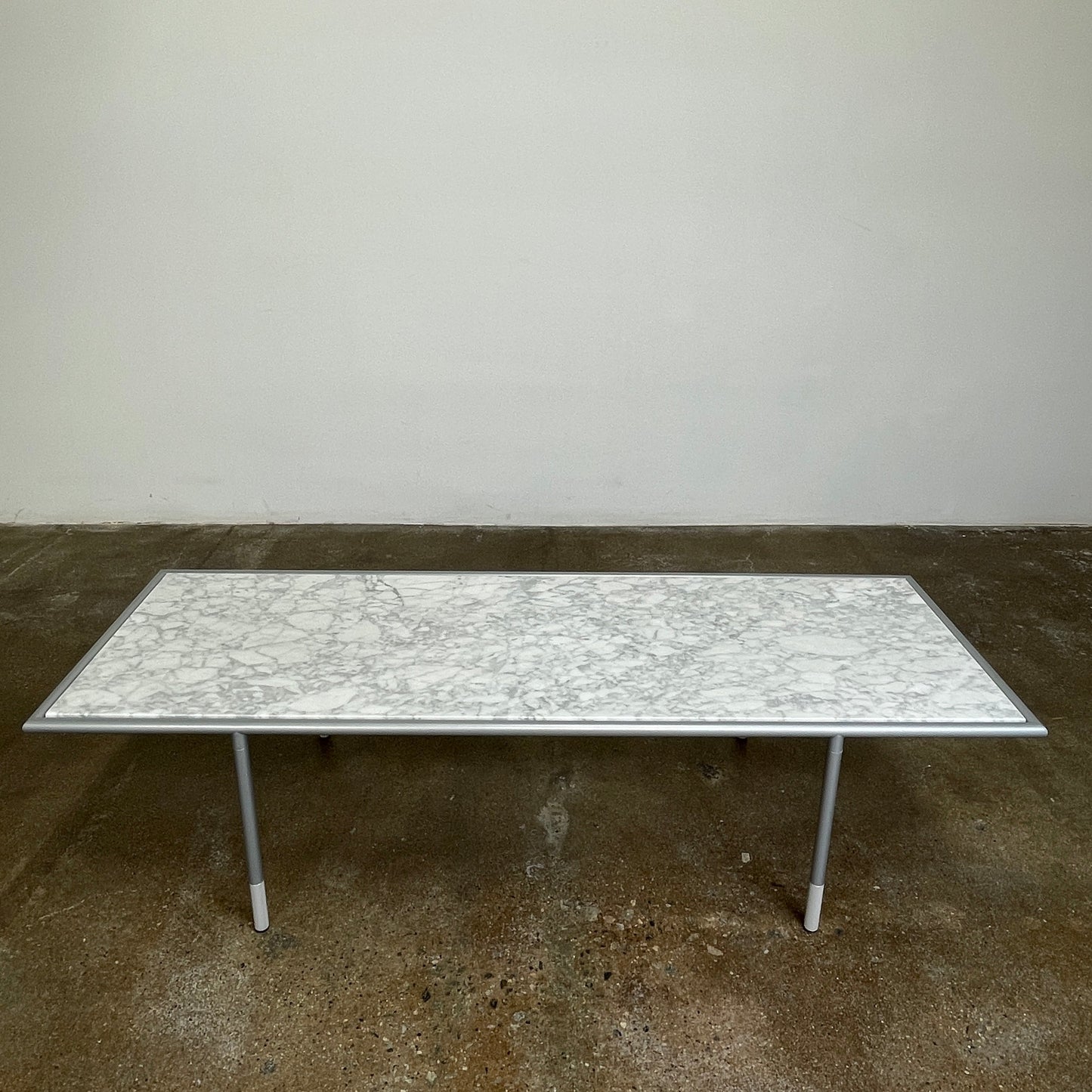 Table basse Artelano en marbre de Carrare avec plateau en bois