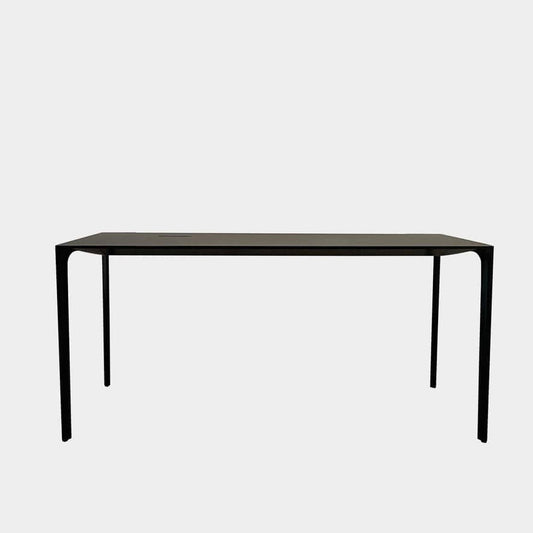 Table de bureau Arper Nuur - Gestion des câbles côté gauche