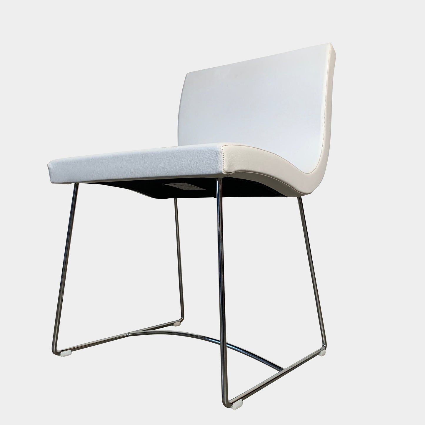 Chaise d'appoint Sala Ligne Roset en cuir blanc