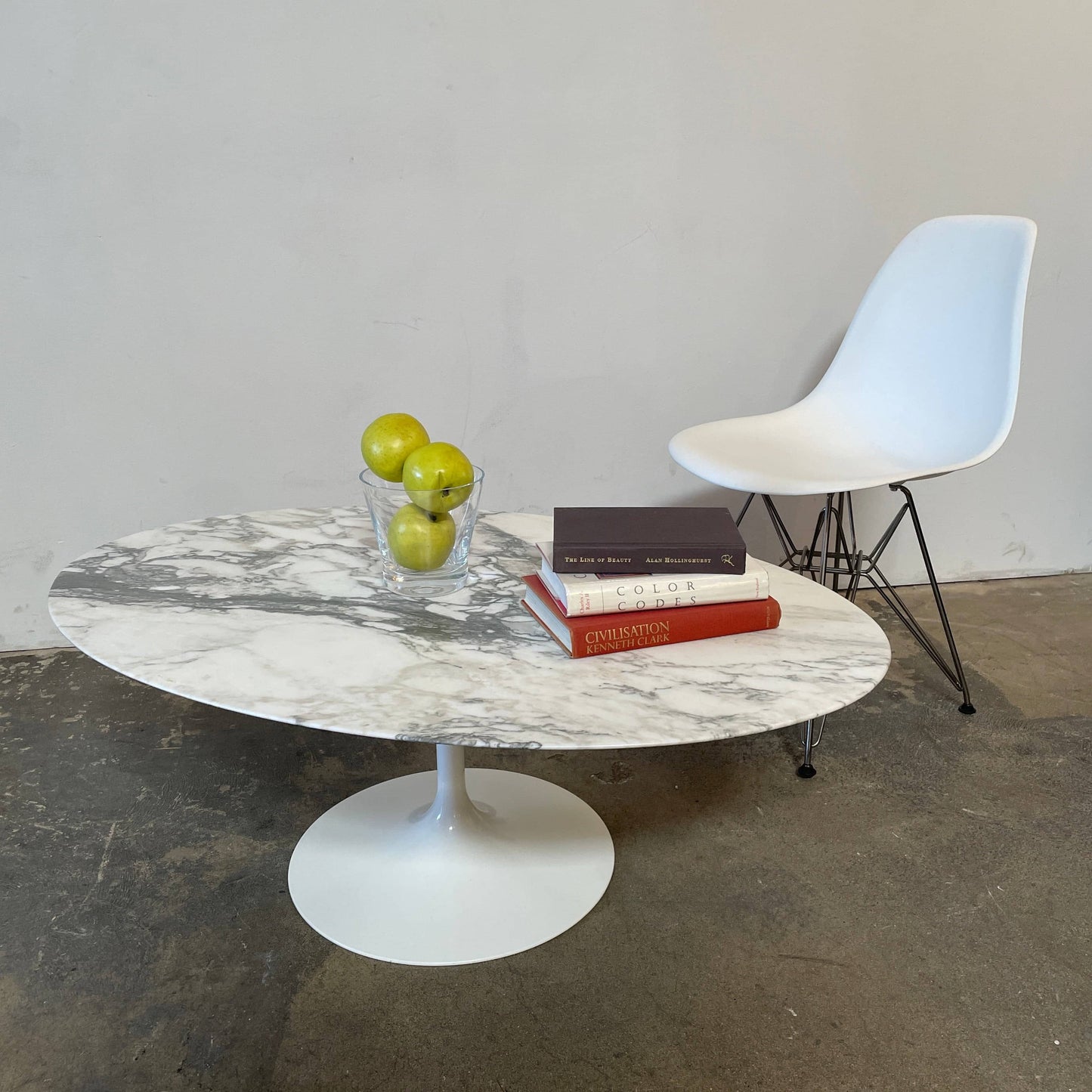Table basse ovale sur pied Saarinen