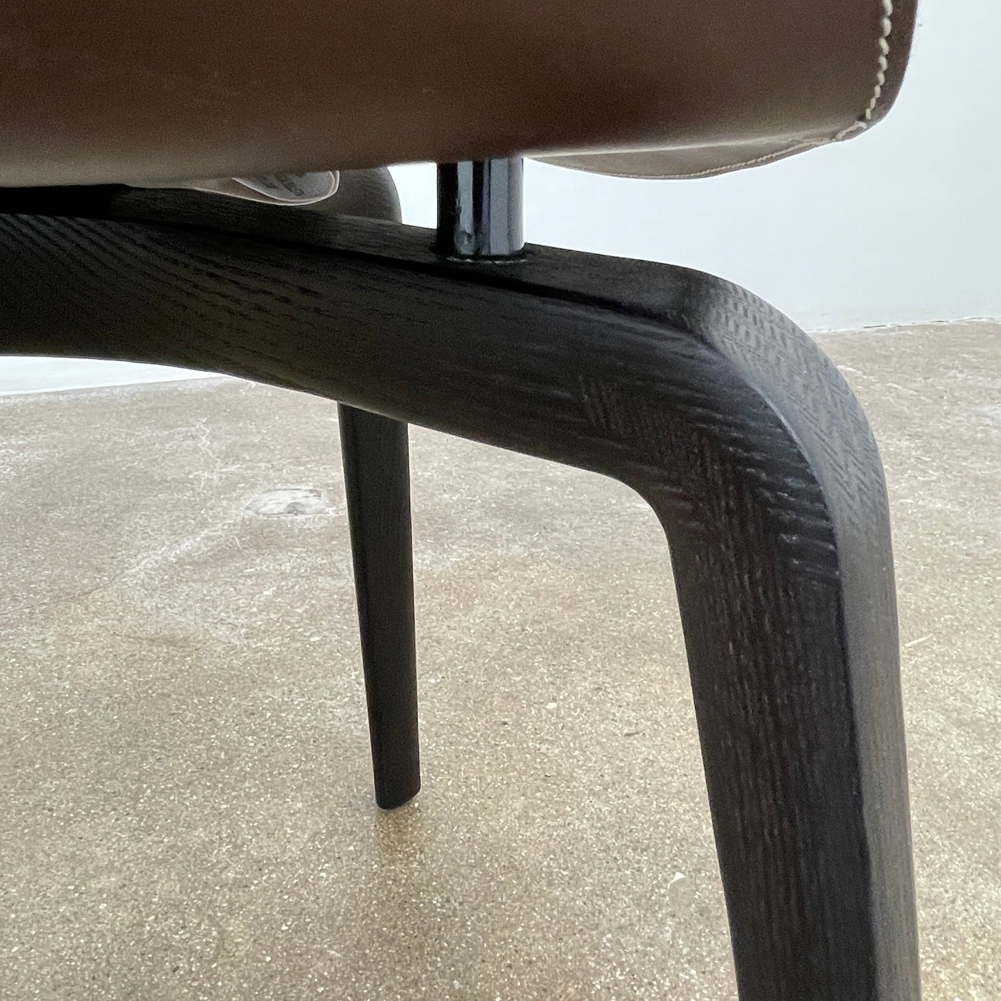 Petit fauteuil bleu Montera de Poltrona Frau