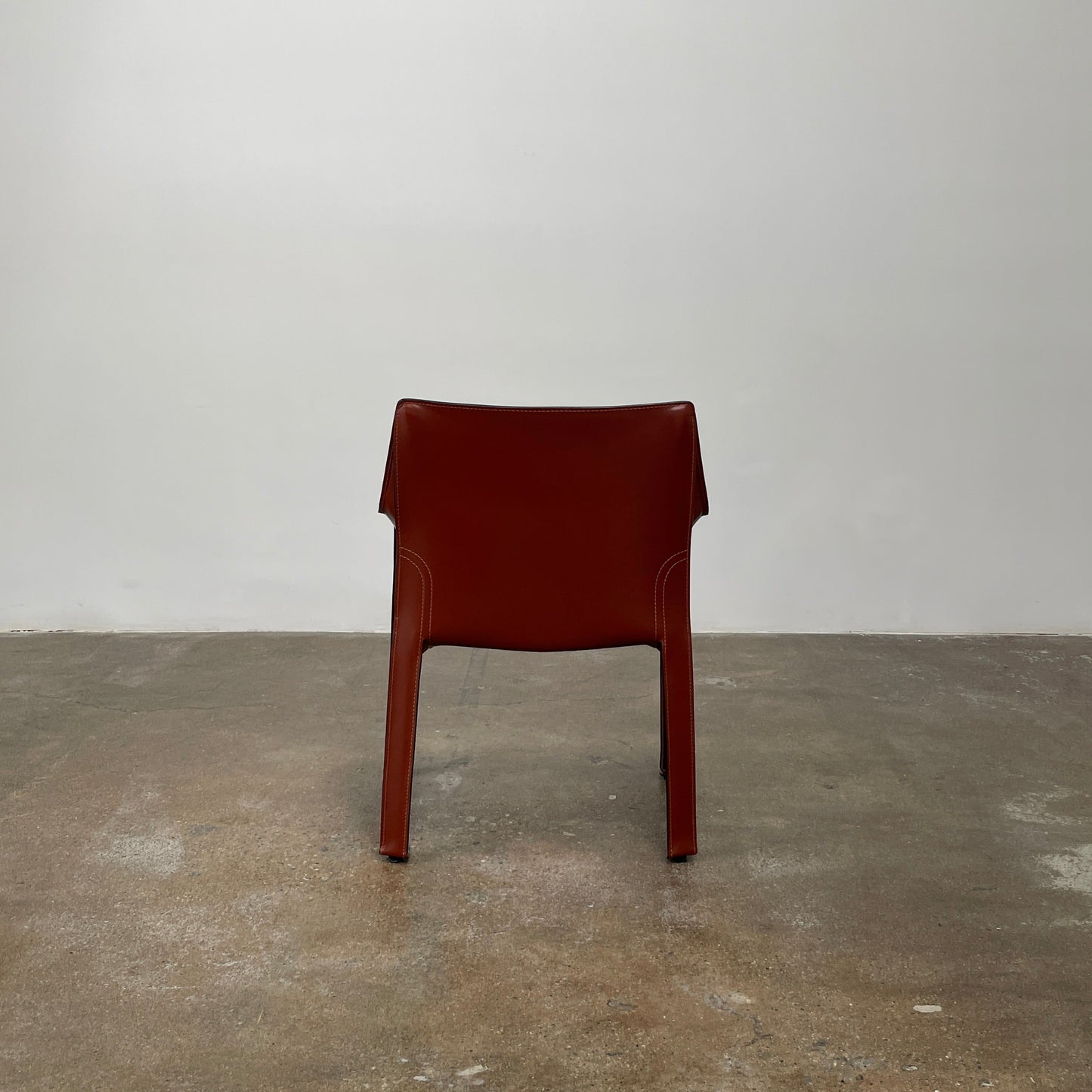 Fauteuil Cassina Cab 413 en cuir rouge