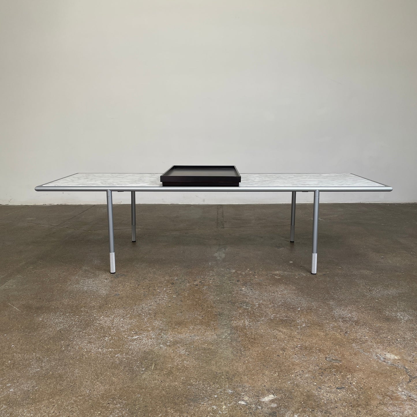 Table basse Artelano en marbre de Carrare avec plateau en bois
