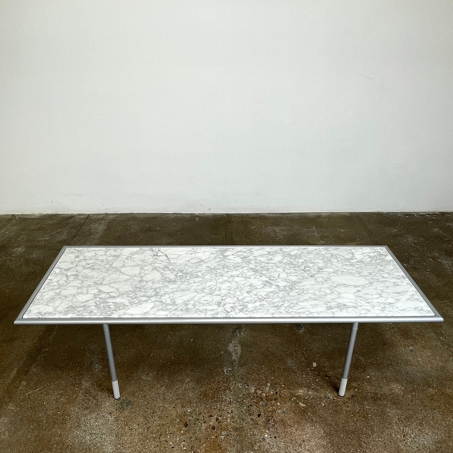 Table basse Artelano en marbre de Carrare avec plateau en bois