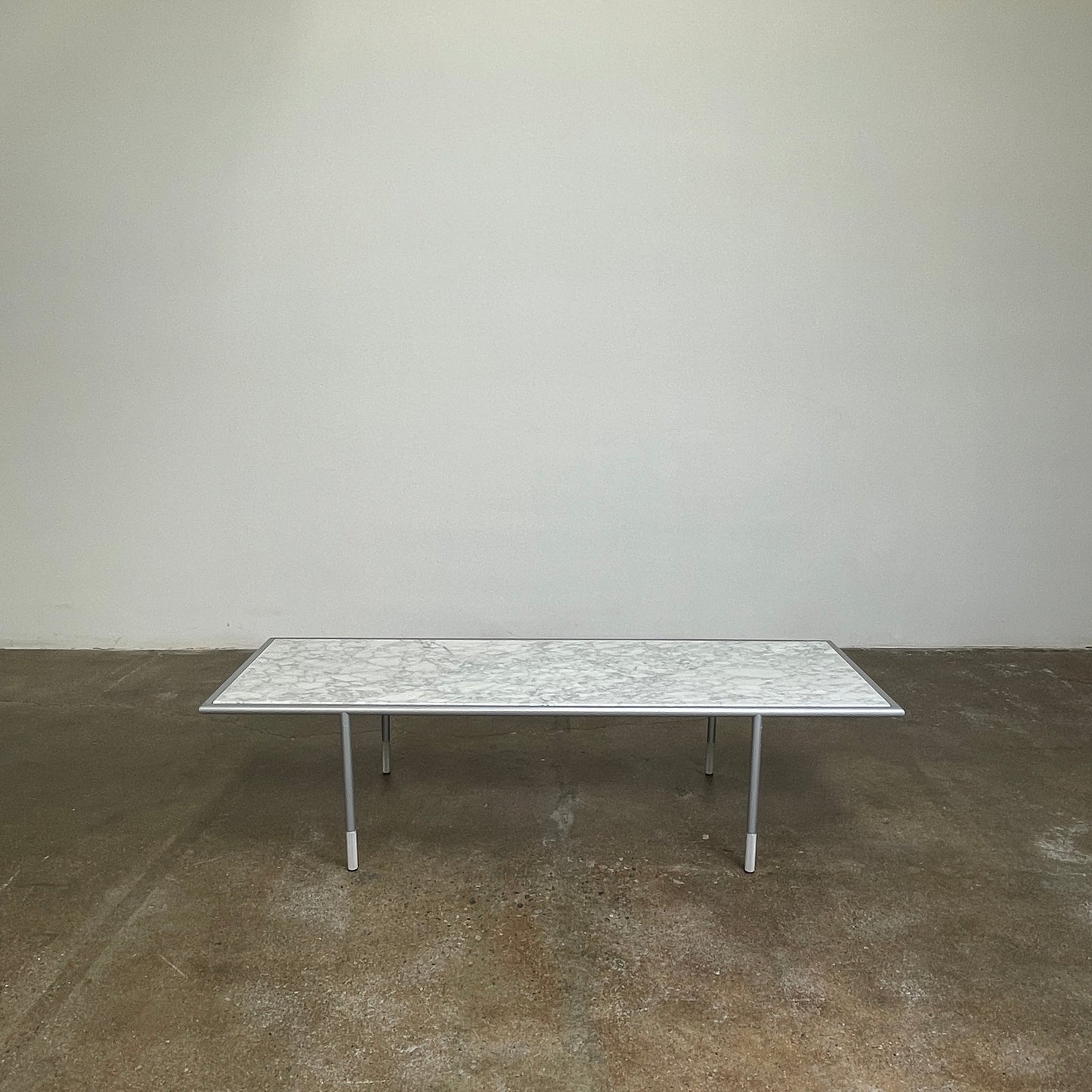 Table basse Artelano en marbre de Carrare avec plateau en bois