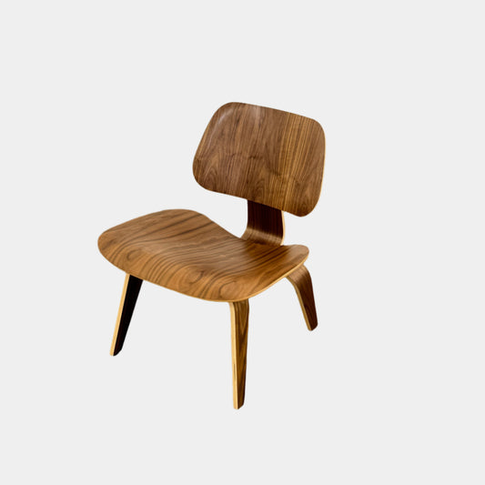 Chaise longue Eames en contreplaqué moulé avec base en bois (LCW)