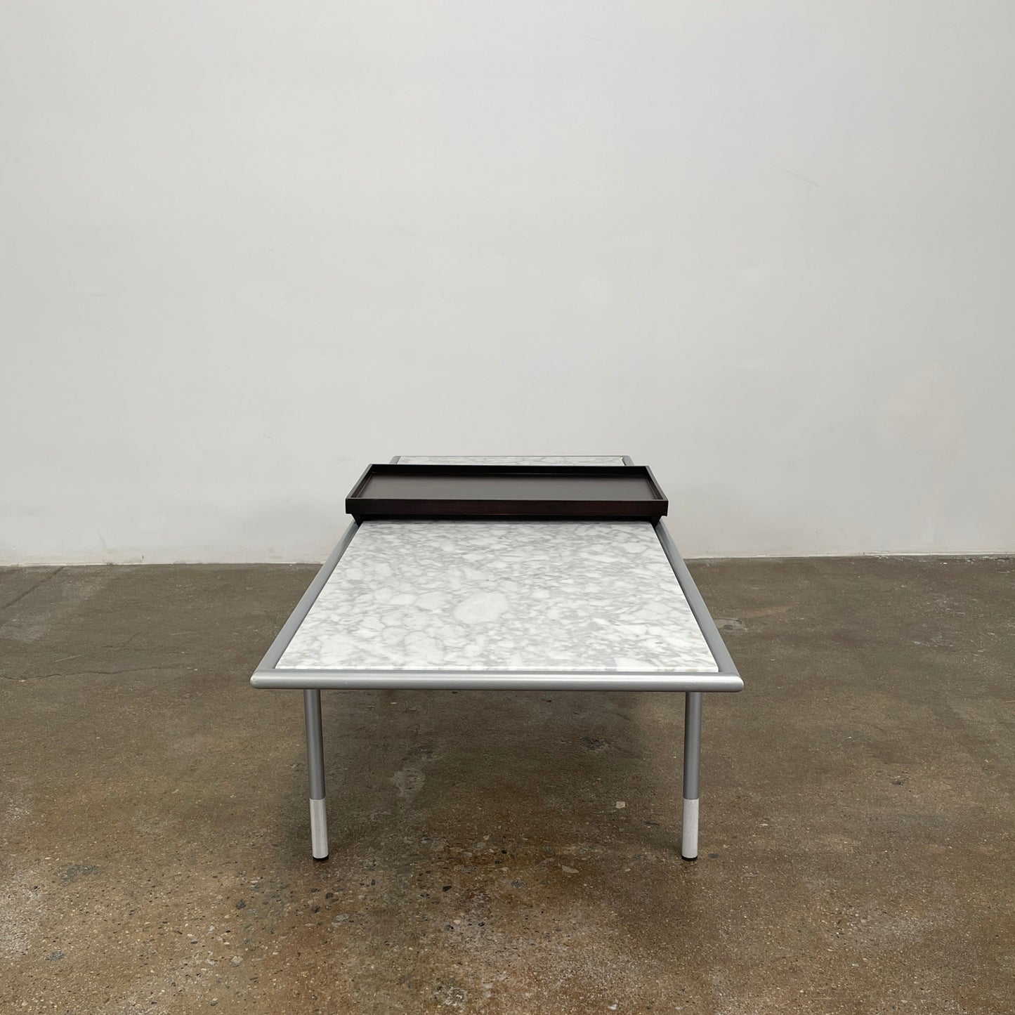 Table basse Artelano en marbre de Carrare avec plateau en bois