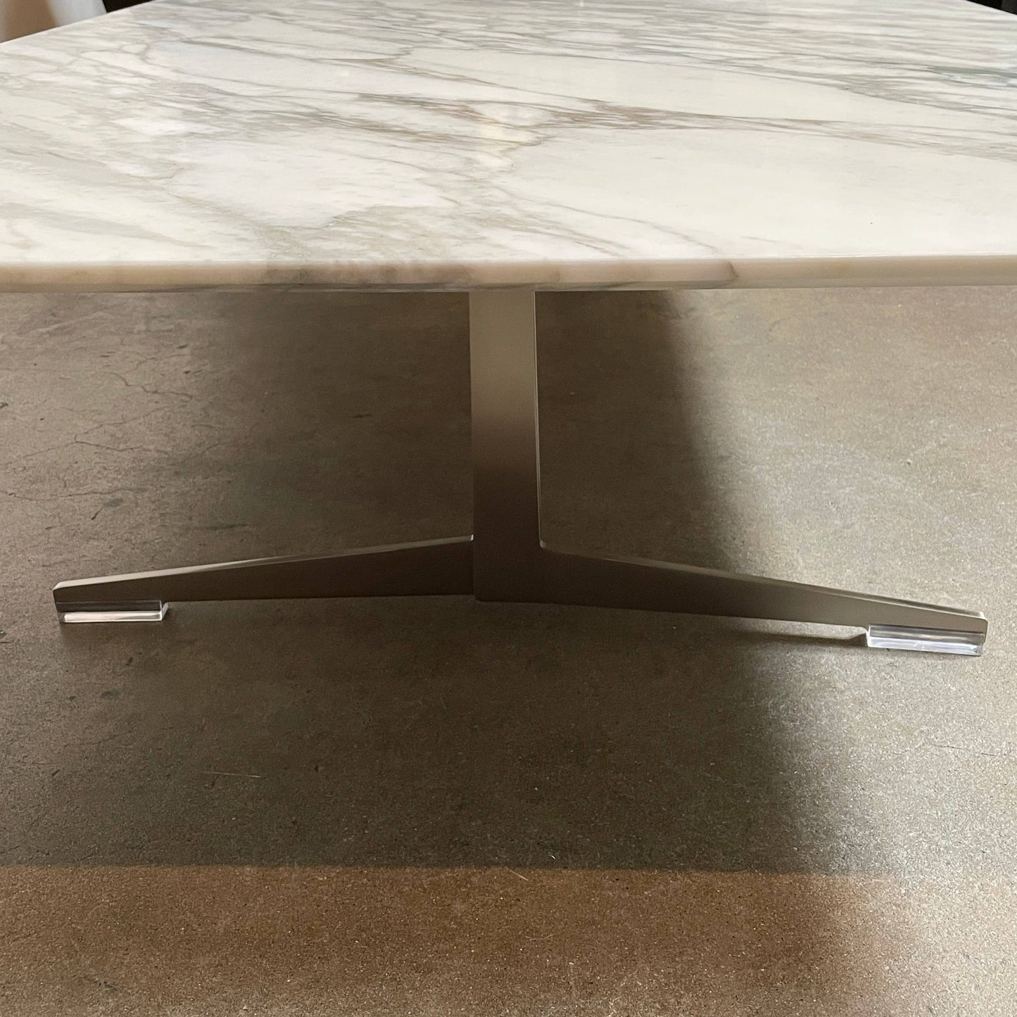 Table basse Flexform Fly en marbre