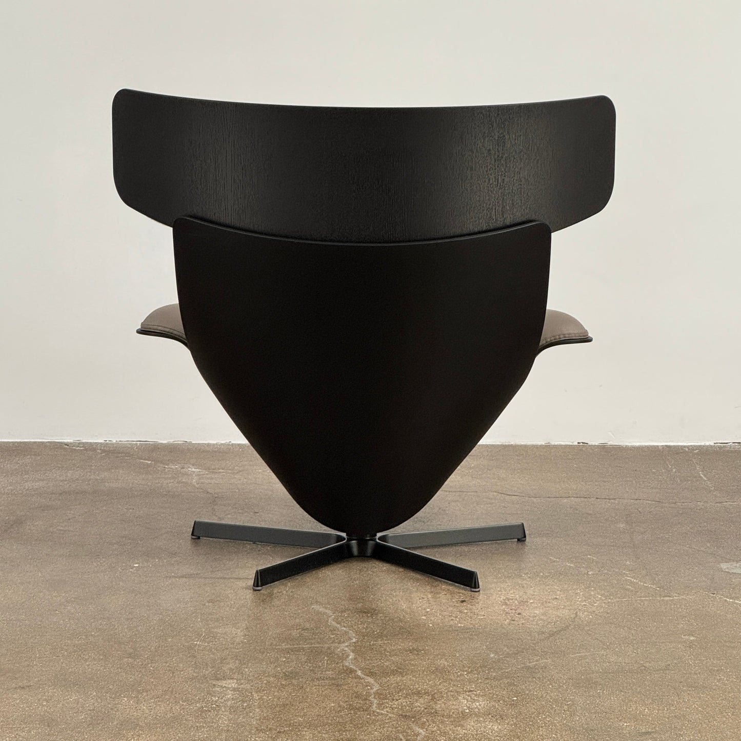 Chaise et pouf Almora de B&amp;B Italia