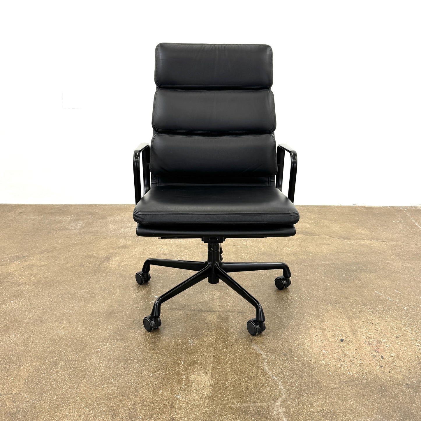 Fauteuil de direction Eames Soft Pad de Herman Miller