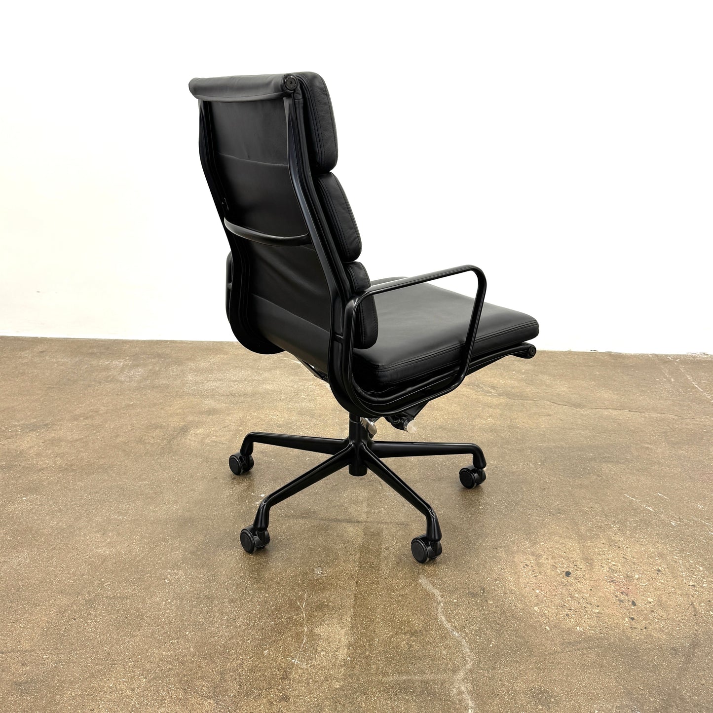 Fauteuil de direction Eames Soft Pad de Herman Miller