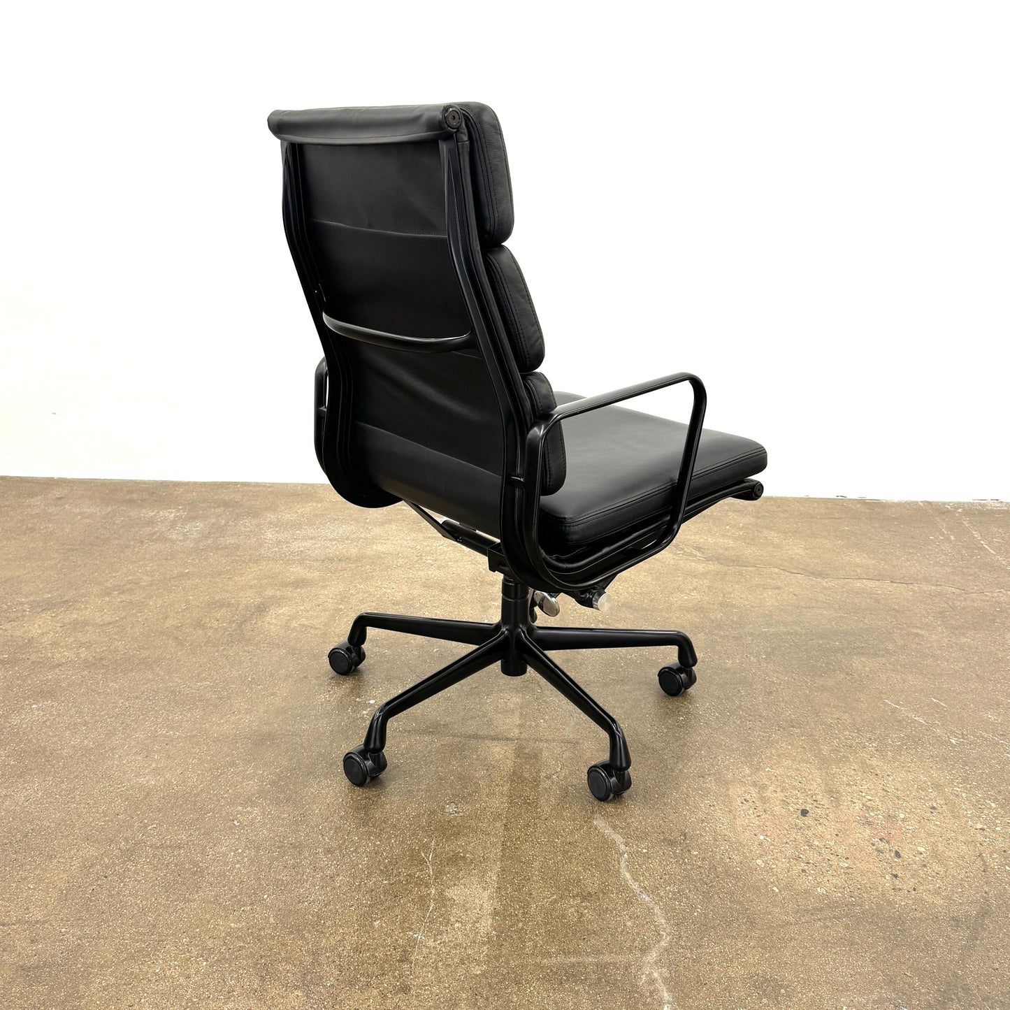 Fauteuil de direction Eames Soft Pad de Herman Miller