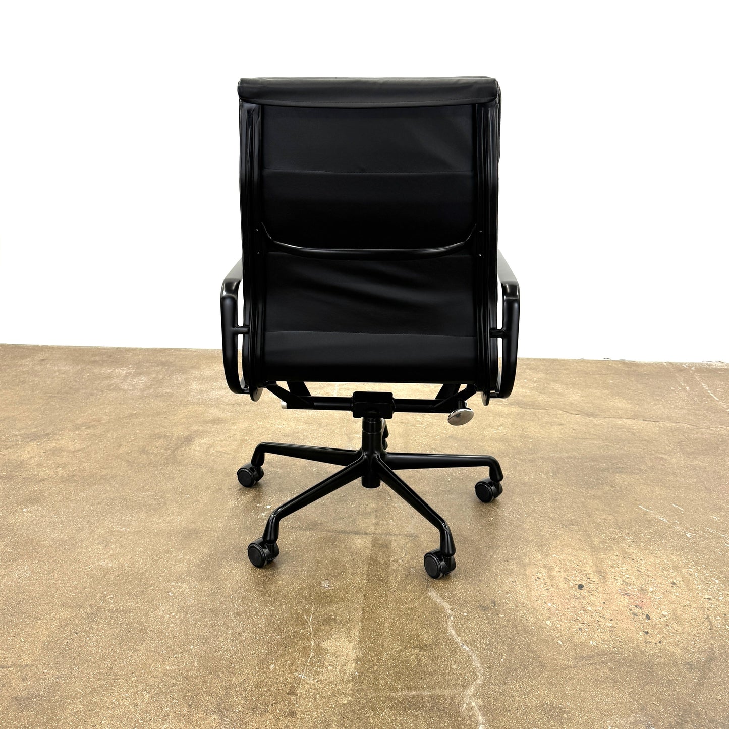 Fauteuil de direction Eames Soft Pad de Herman Miller