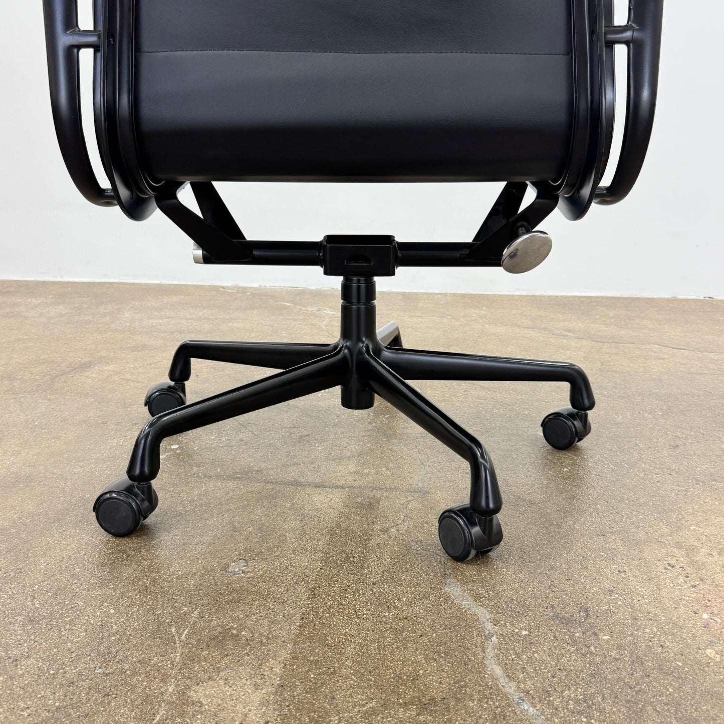 Fauteuil de direction Eames Soft Pad de Herman Miller