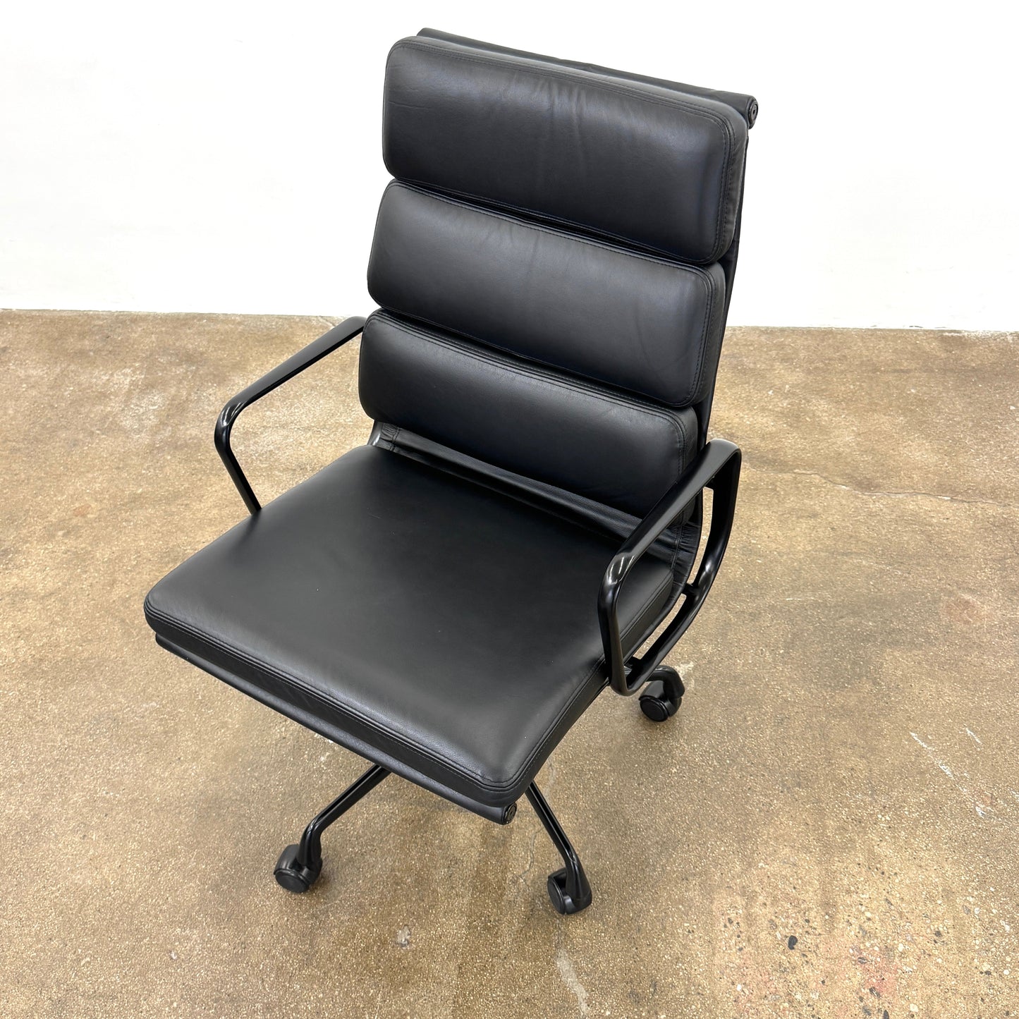 Fauteuil de direction Eames Soft Pad de Herman Miller