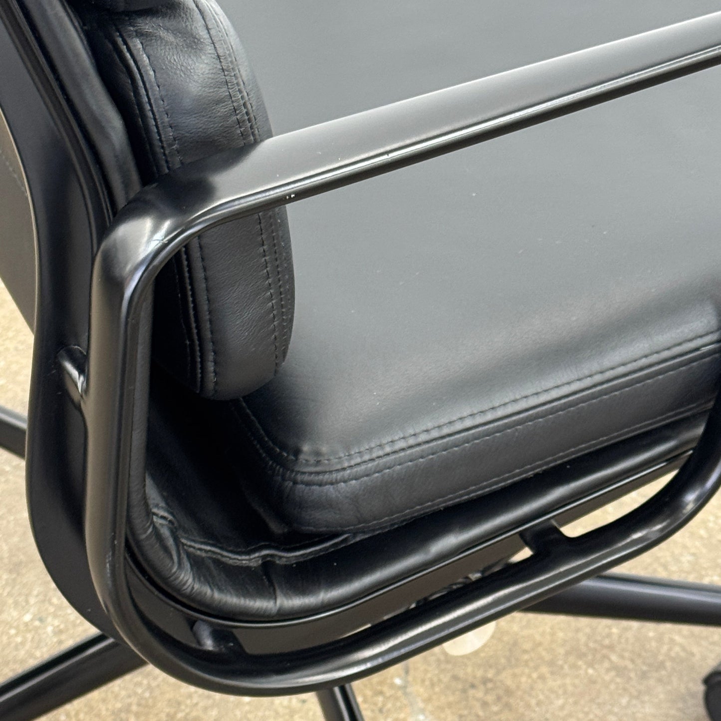 Fauteuil de direction Eames Soft Pad de Herman Miller