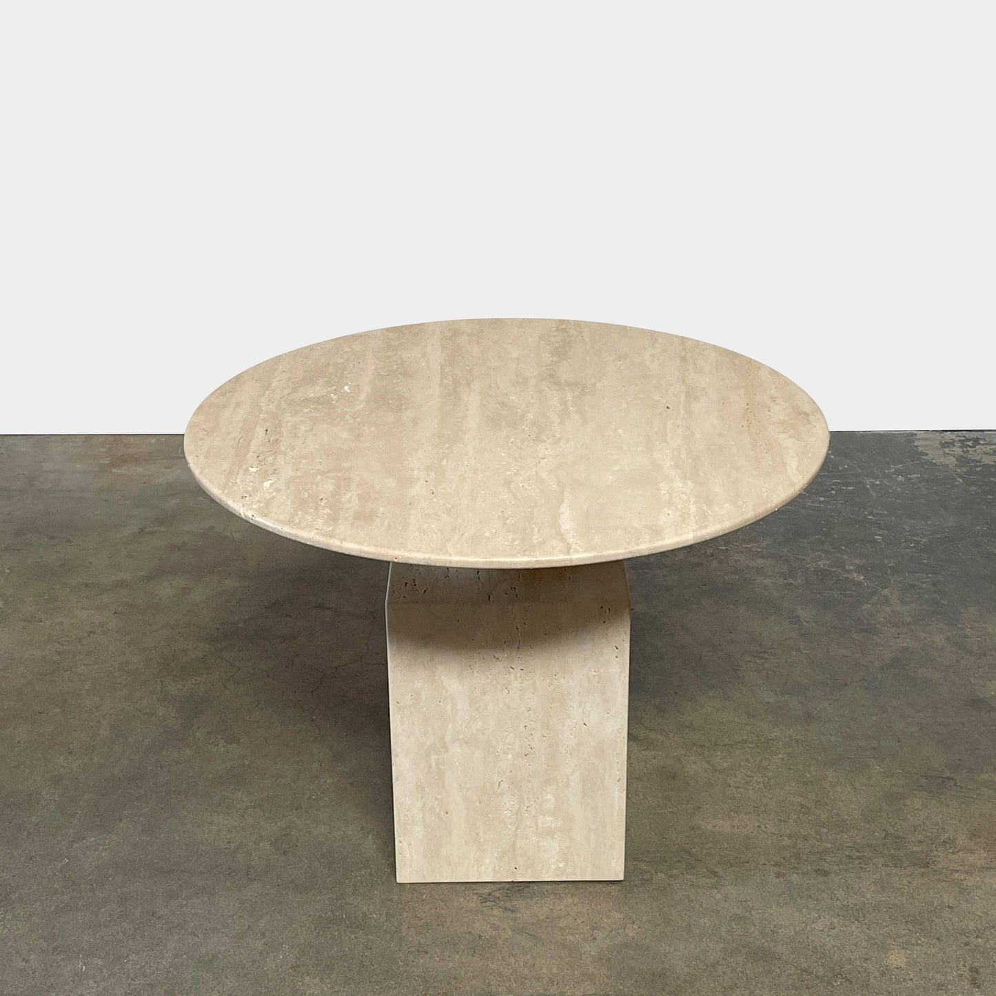 Table en travertin Ouk Sylver de la collection Delcourt