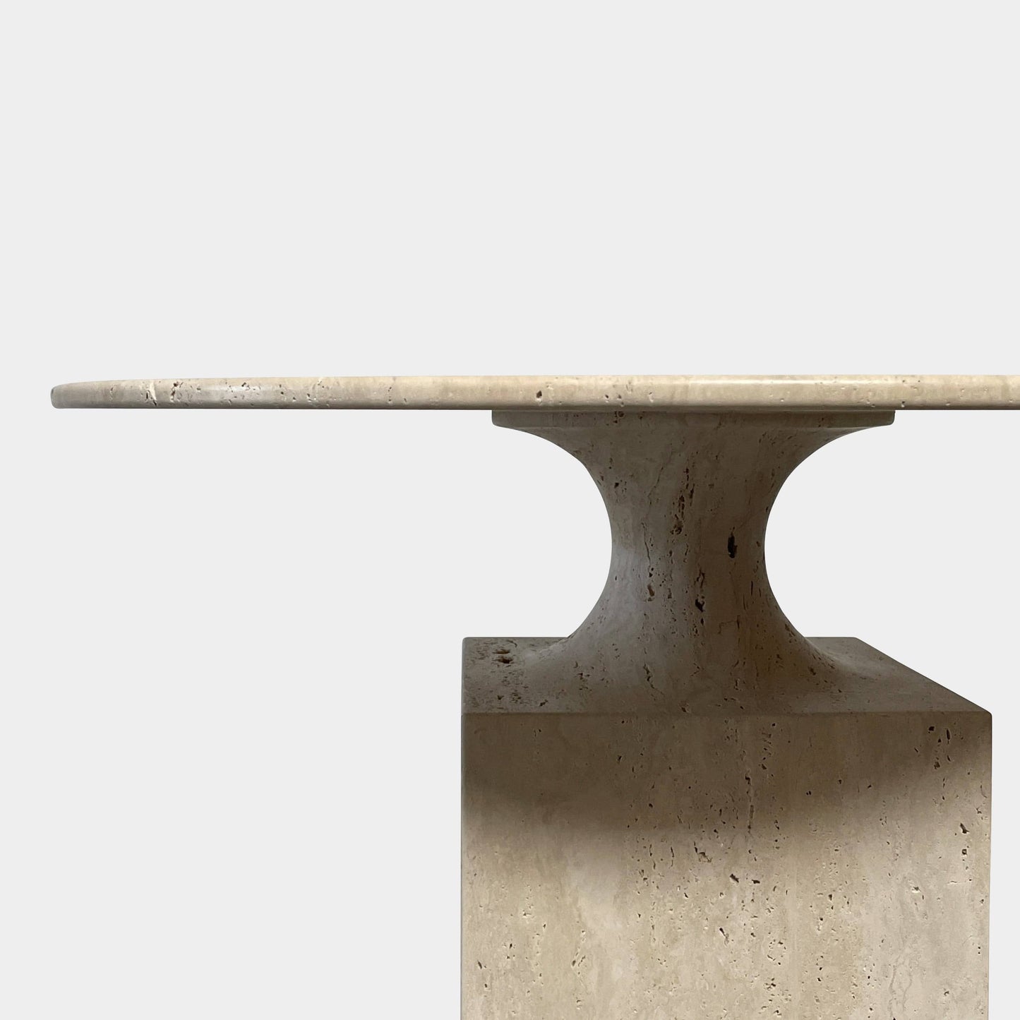 Table en travertin Ouk Sylver de la collection Delcourt
