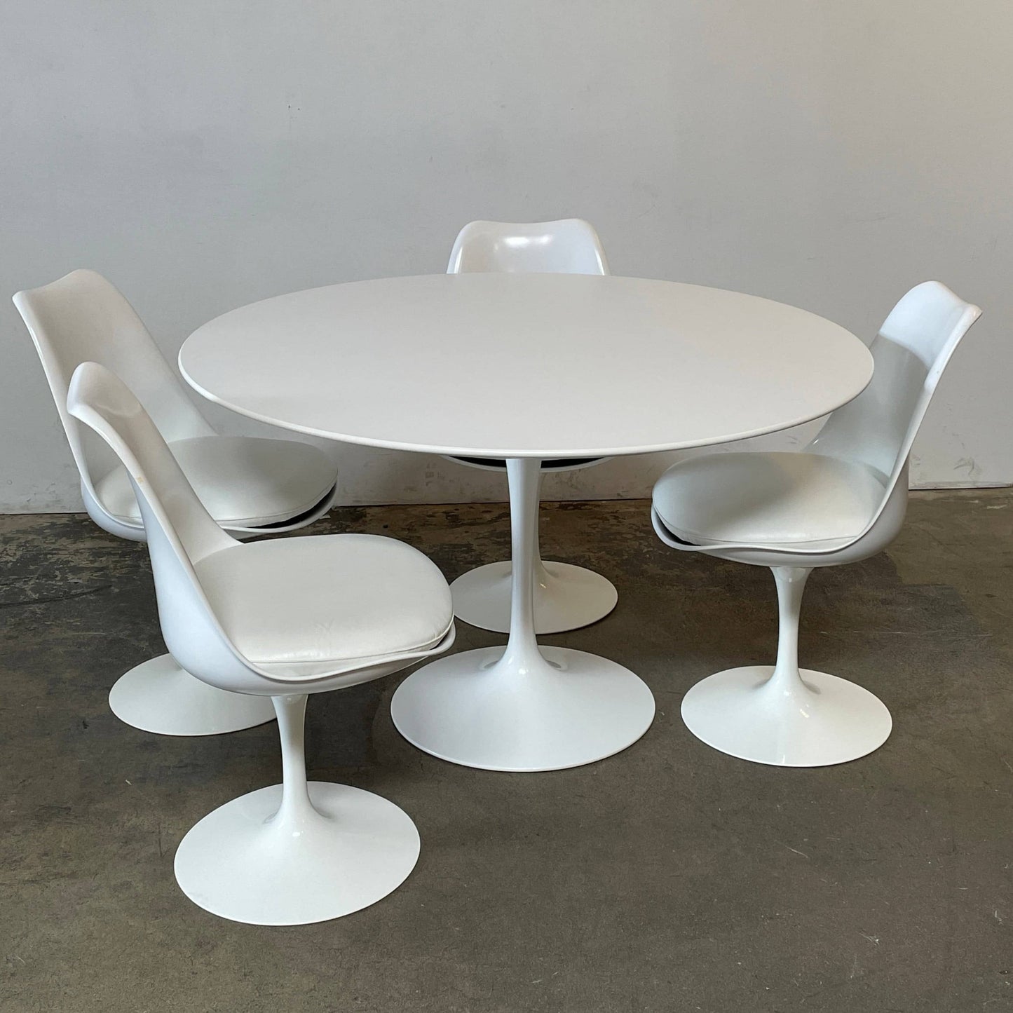 Table à manger Saarinen 47