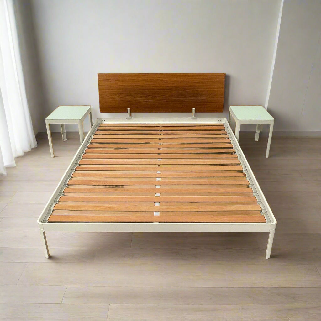Lit Queen Size DWR Min avec tête de lit en bois