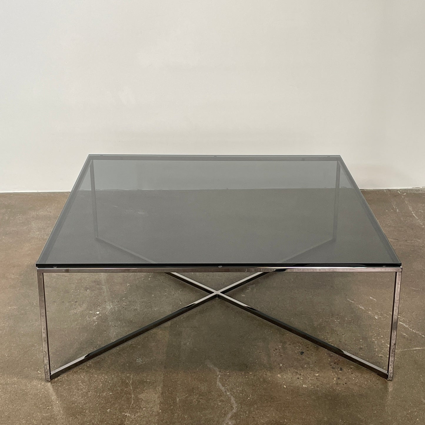 Table basse en verre fumé
