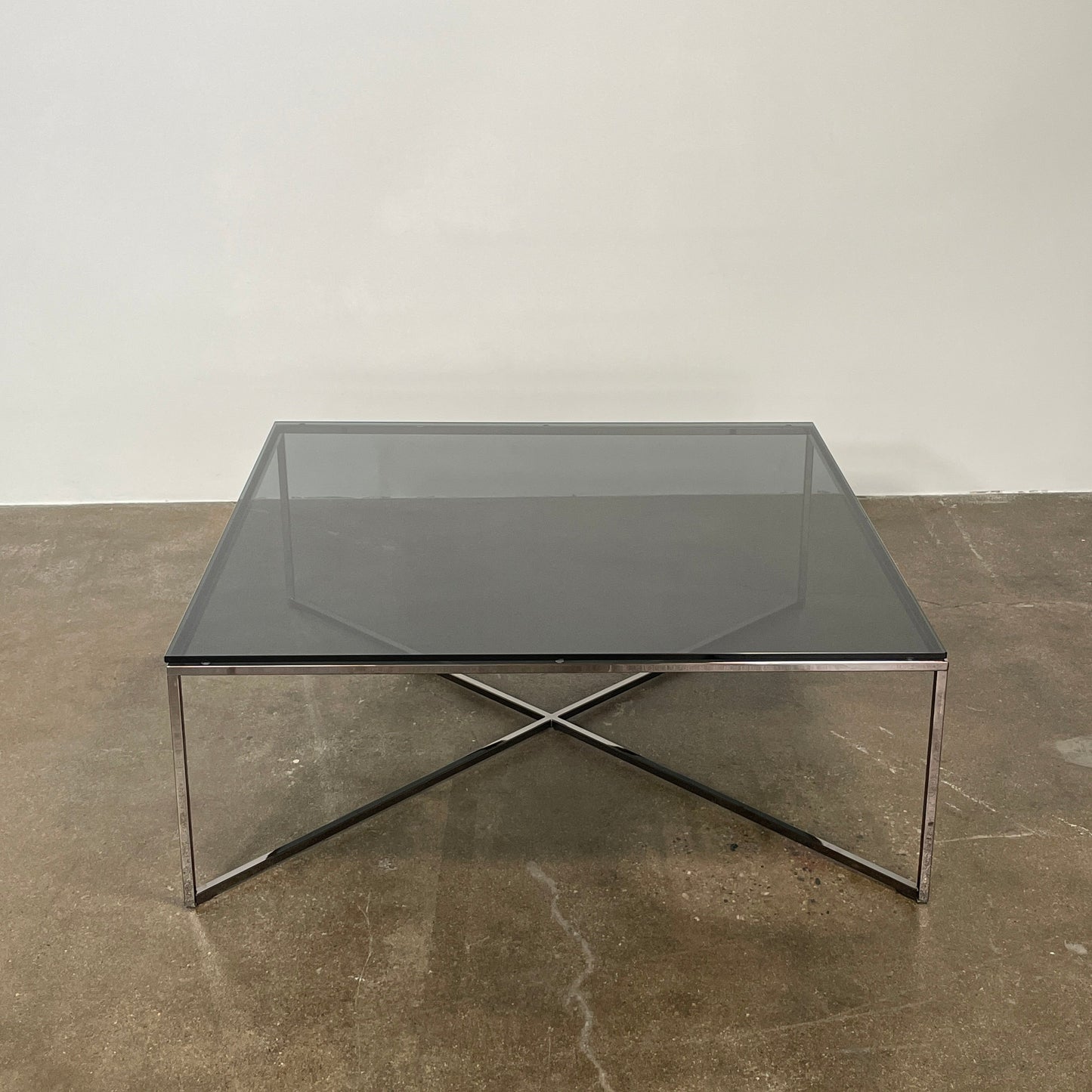 Table basse en verre fumé
