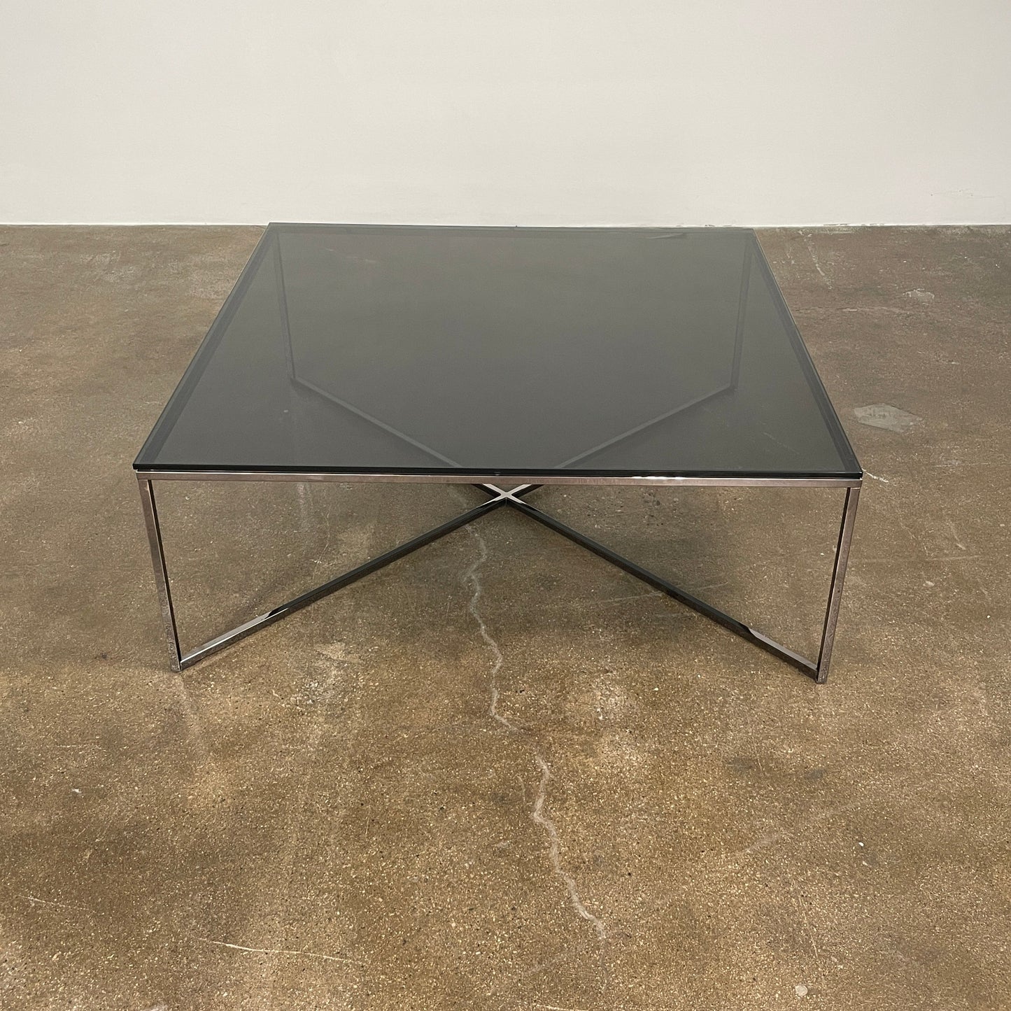 Table basse en verre fumé