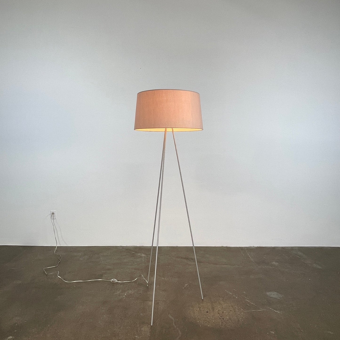 Lampadaire trépied DWR
