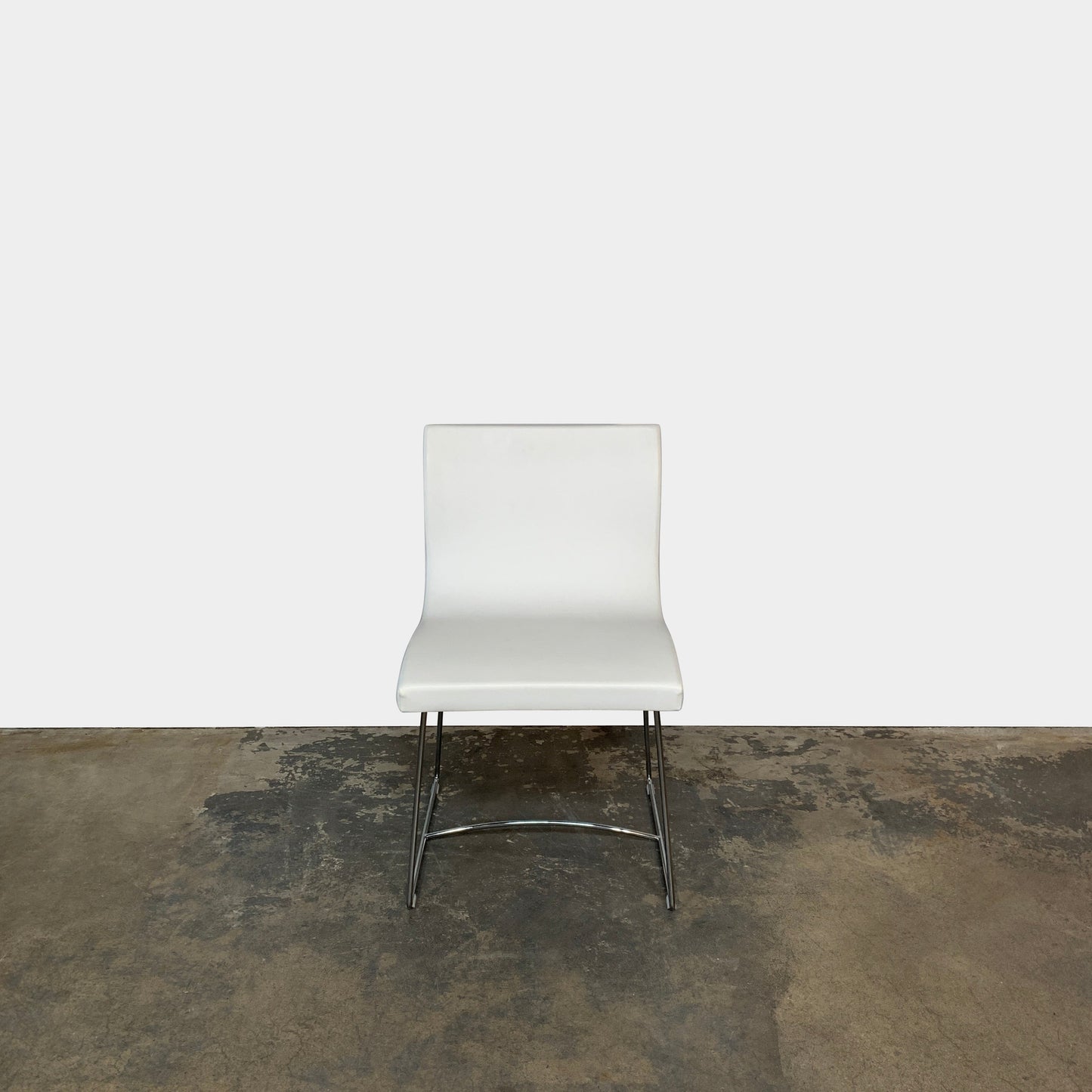 Chaise d'appoint Sala Ligne Roset en cuir blanc