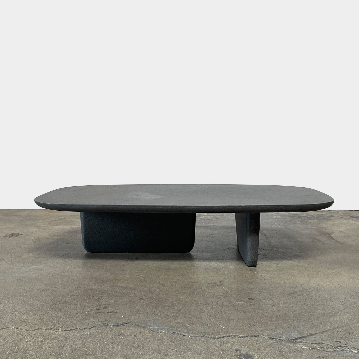 Table basse d'extérieur Tobi-Ishi de B&amp;B Italia (en attente)