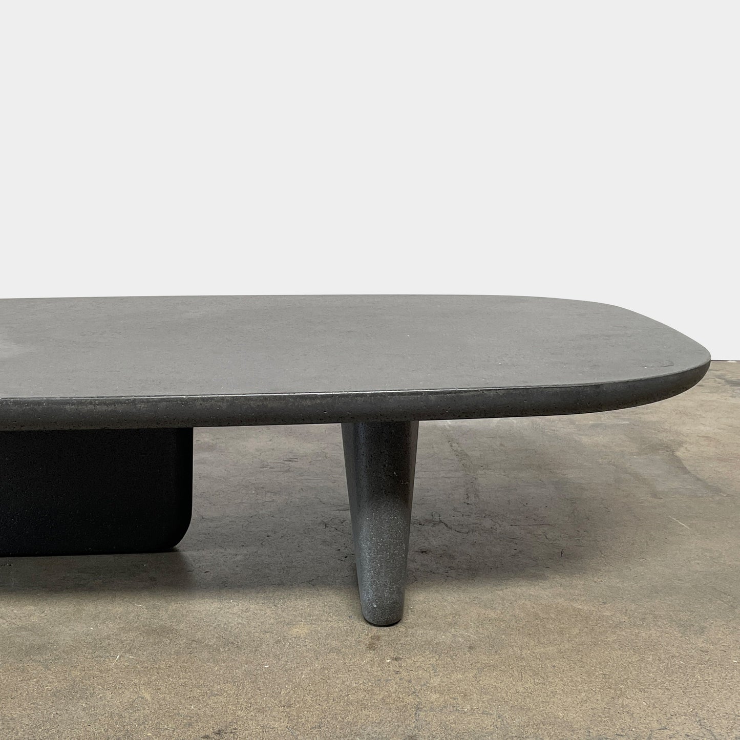 Table basse d'extérieur Tobi-Ishi de B&amp;B Italia (en attente)