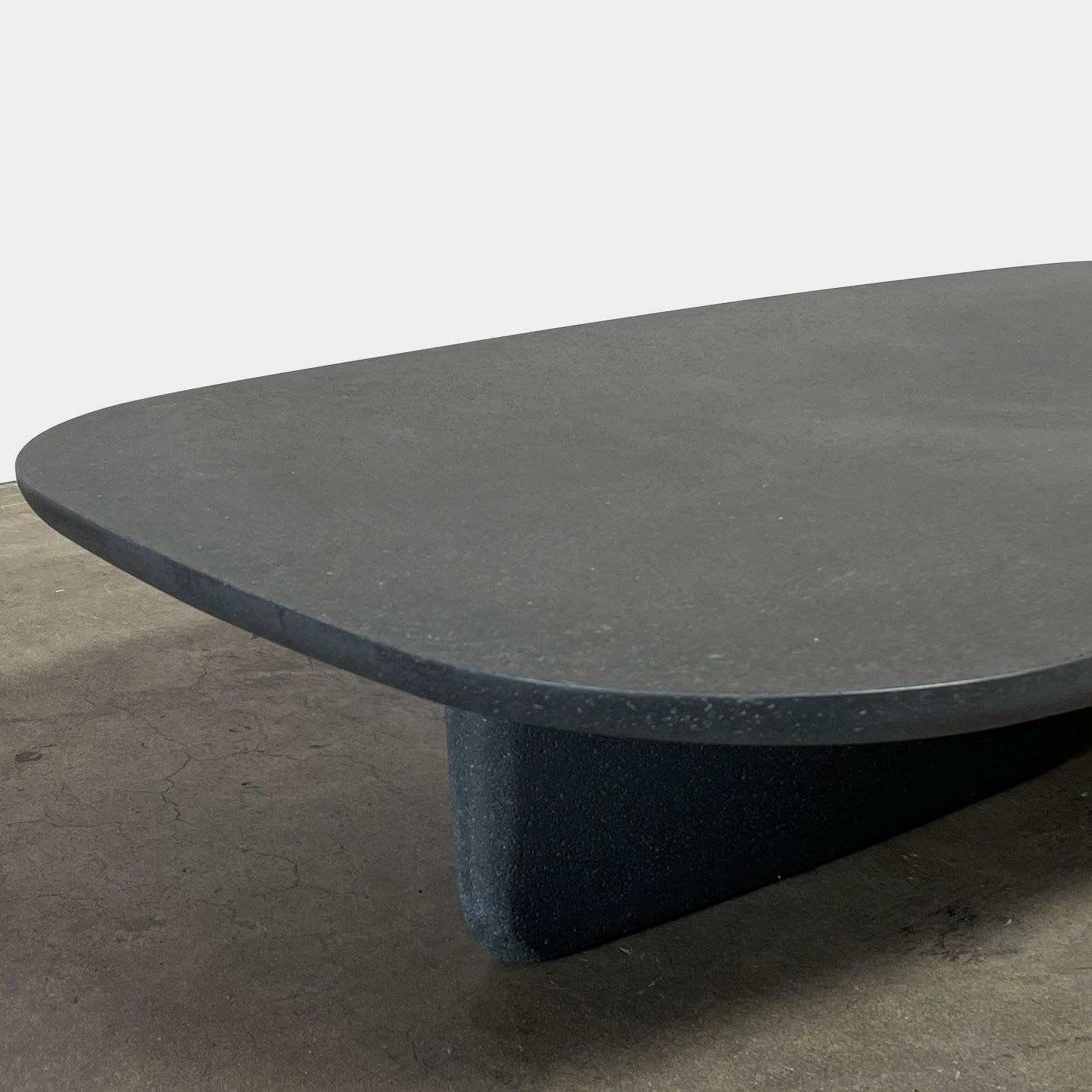 Table basse d'extérieur Tobi-Ishi de B&amp;B Italia (en attente)