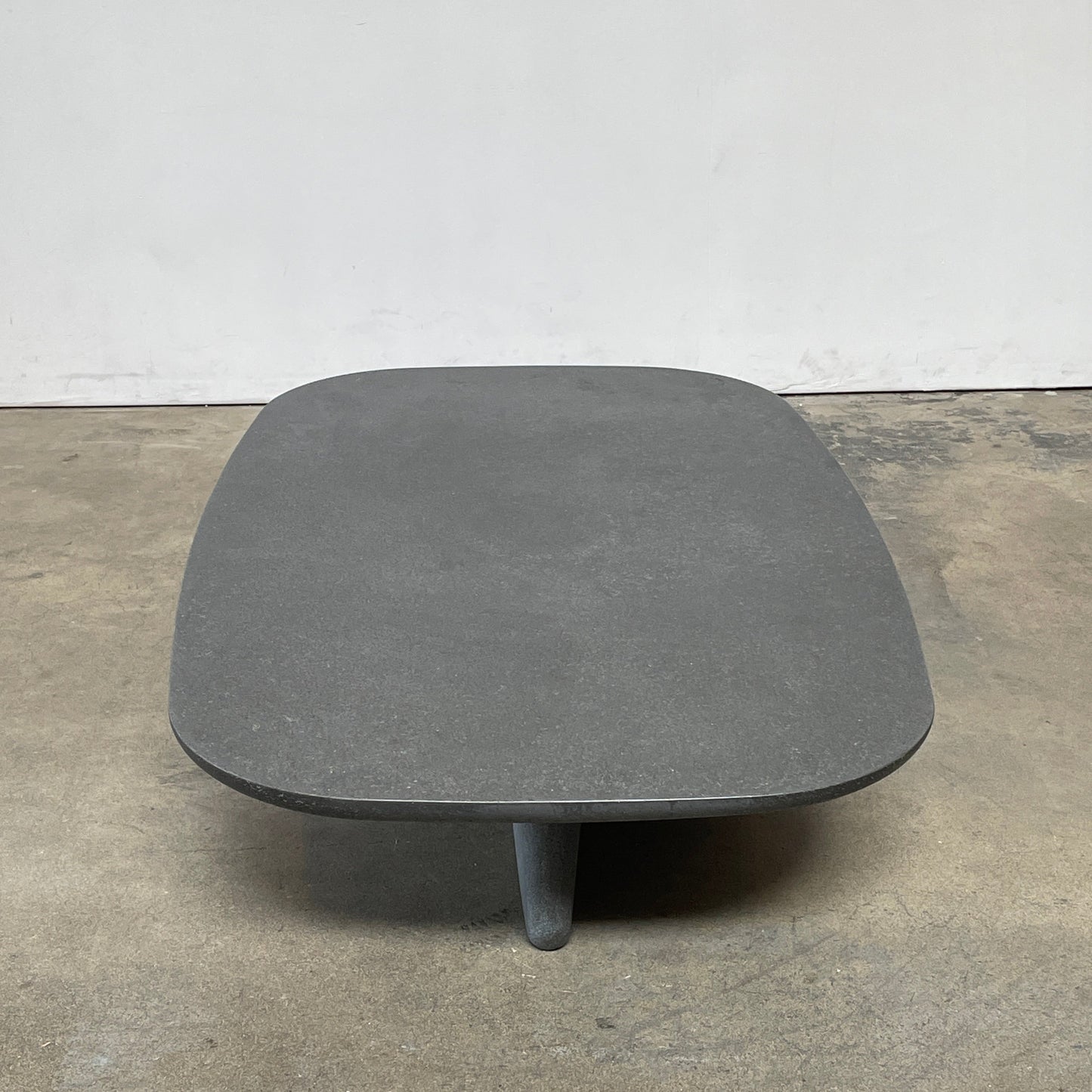 Table basse d'extérieur Tobi-Ishi de B&amp;B Italia (en attente)