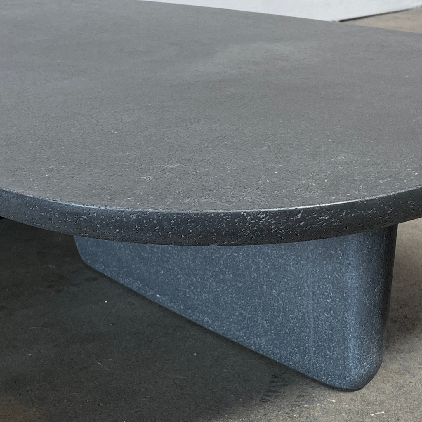 Table basse d'extérieur Tobi-Ishi de B&amp;B Italia (en attente)