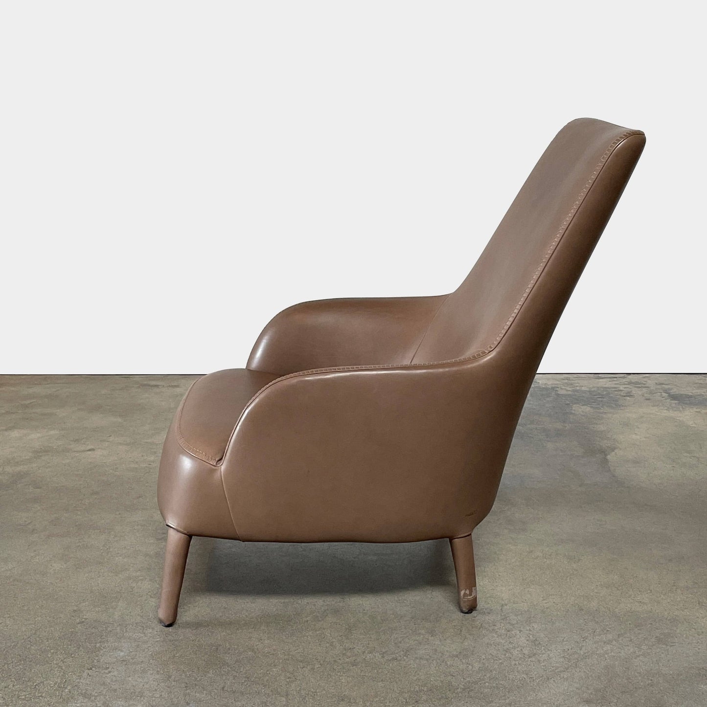 Fauteuil à dossier haut et pouf Maxalto Febo